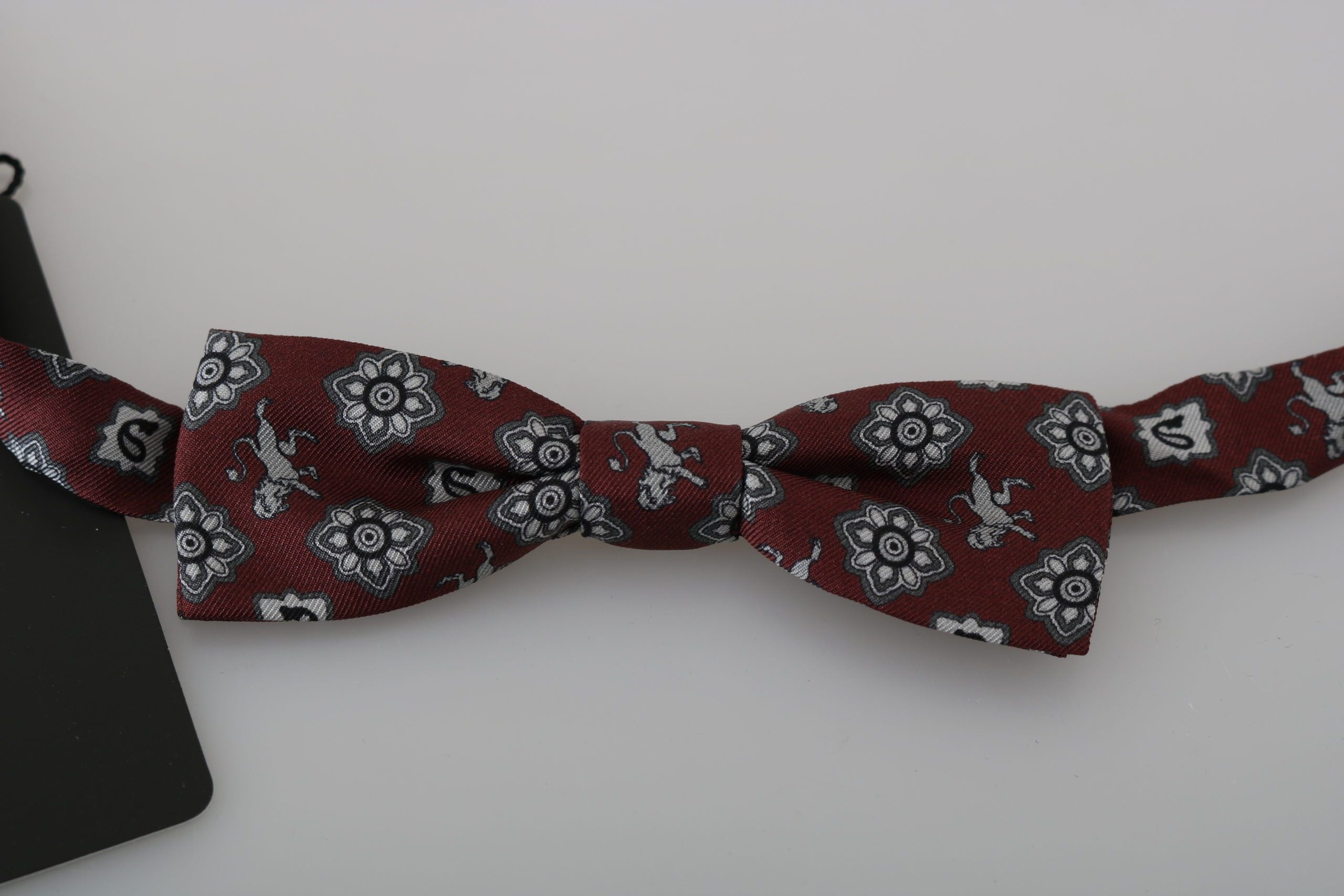 Dolce & Gabbana Elegant Bordeaux Silk Bow Tie - Luksuslaukut ja asusteet Dolce & Gabbana - Tutustu YVES JAVANNI® 