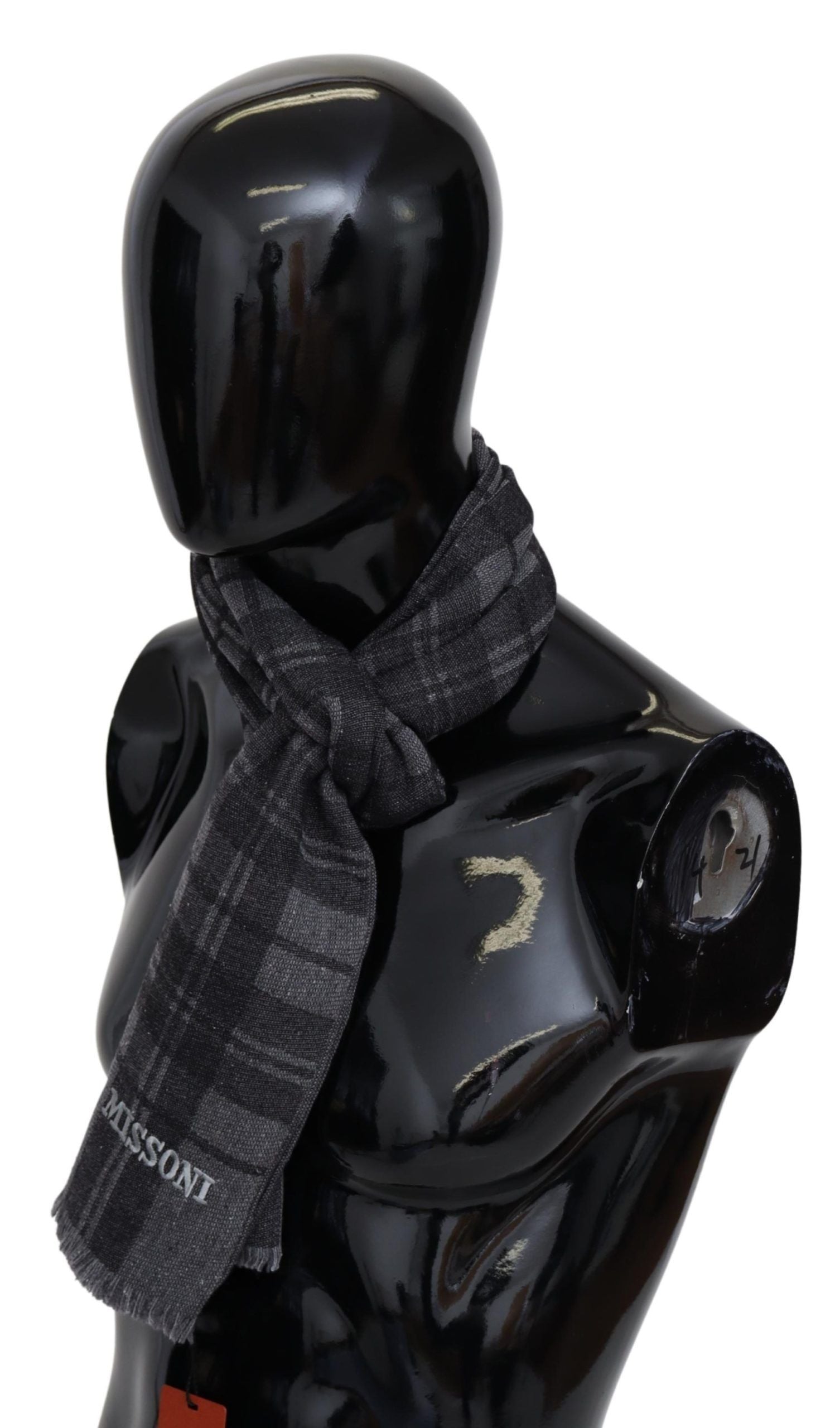 Missoni Elegant Unisex Plaid Wool Scarf with Logo Embroidery - Luksusmuotia Missoni - Tutustu YVES JAVANNI® 