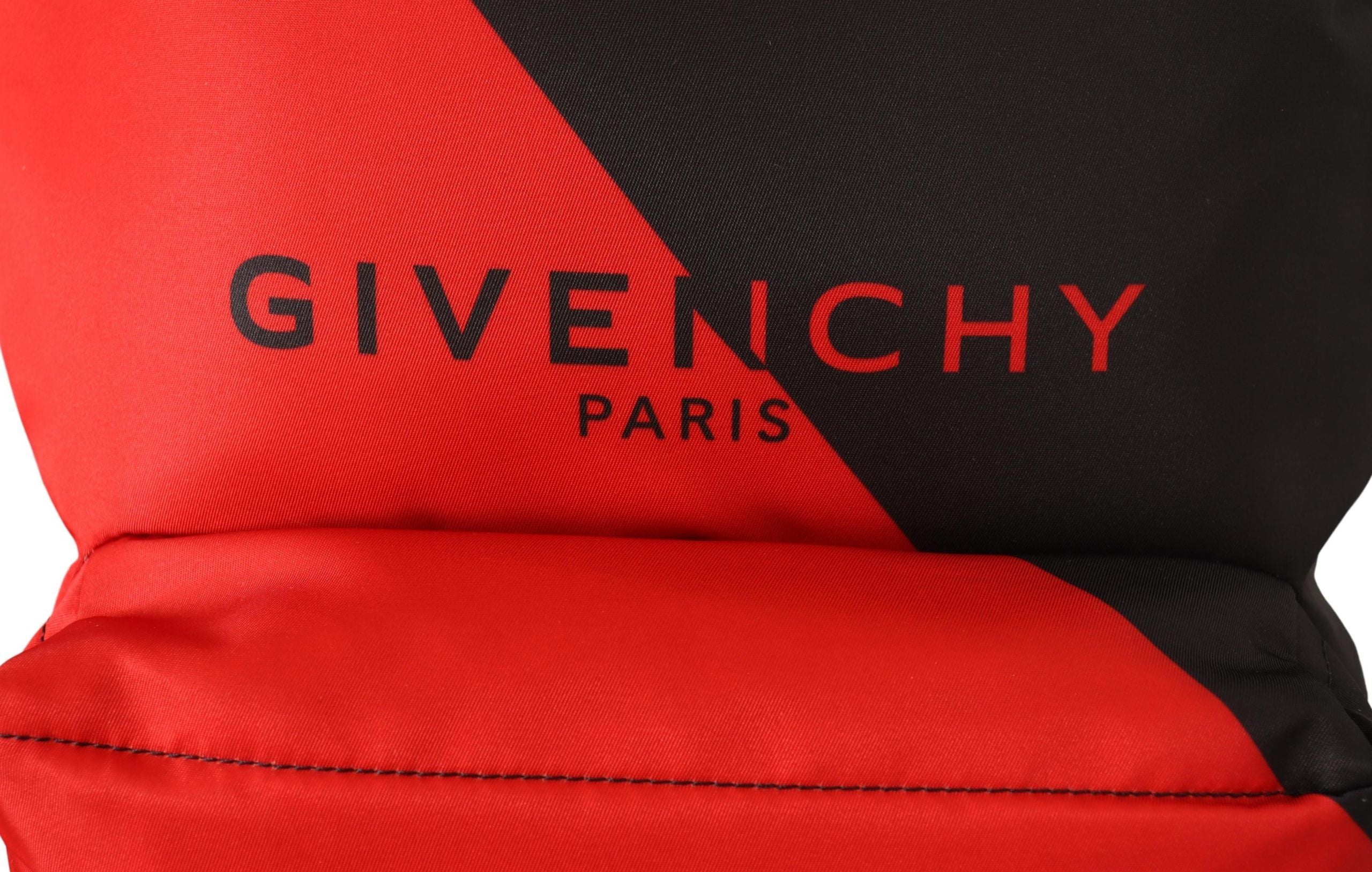 Givenchy Sleek Urban Backpack in Black and Red - Luksusmuotia Givenchy - Tutustu YVES JAVANNI® 