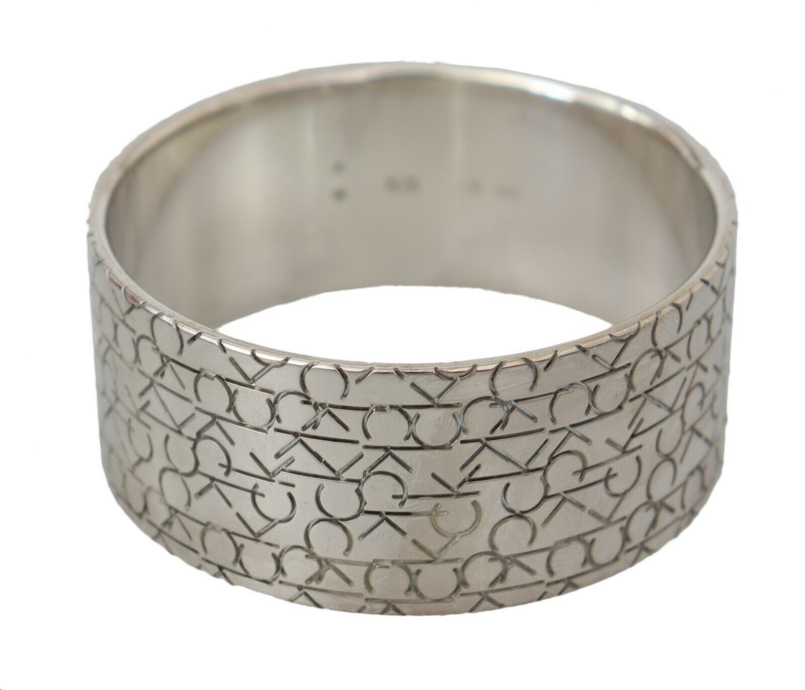 Calvin Klein Elegant Sterling Silver Logo Bangle Bracelet - Luksusmuotia Calvin Klein - Tutustu YVES JAVANNI® 