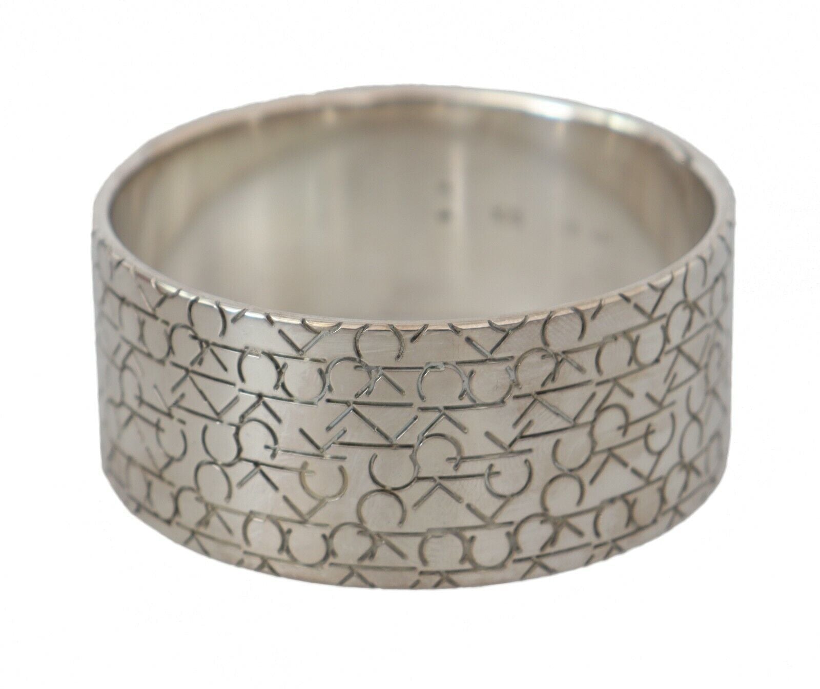 Calvin Klein Elegant Sterling Silver Logo Bangle Bracelet - Luksusmuotia Calvin Klein - Tutustu YVES JAVANNI® 