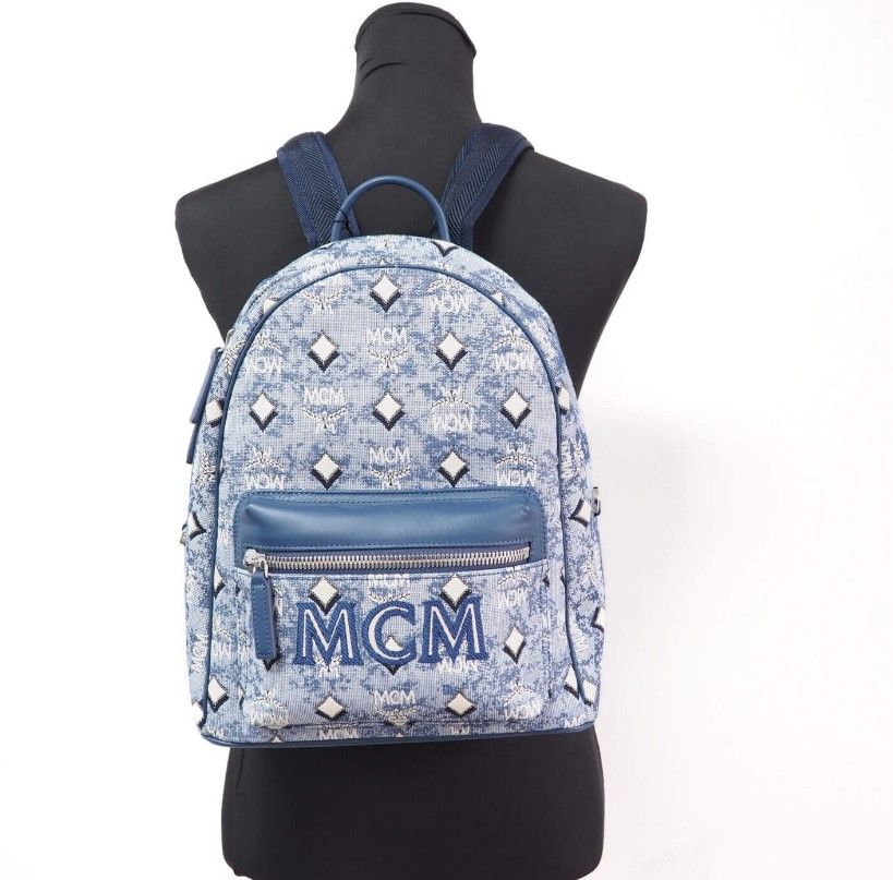 MCM Stark Small Blue Vintage Jacquard Monogram Logo Fabric Backpack Bookbag - Luksusmuotia MCM - Tutustu YVES JAVANNI® 