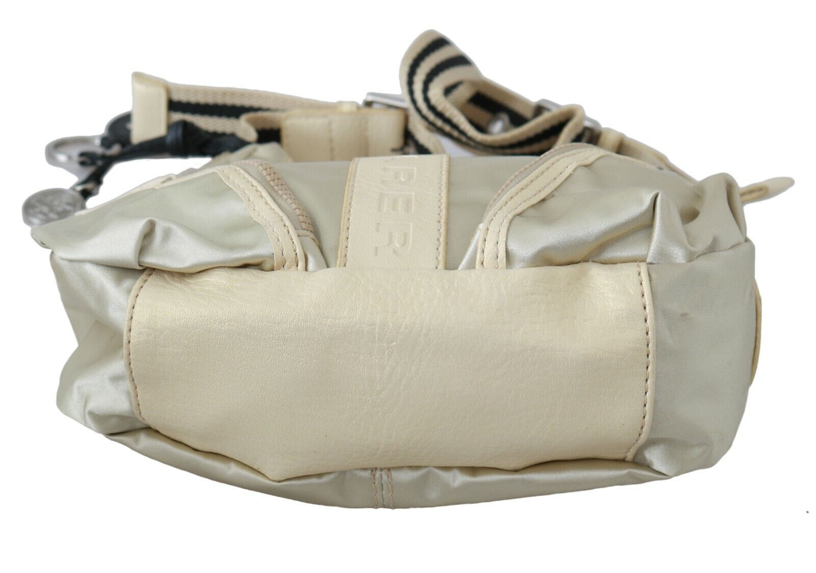 WAYFARER Chic White Fabric Shoulder Bag - Perfect for Any Occasion - Luksusmuotia WAYFARER - Tutustu YVES JAVANNI® 