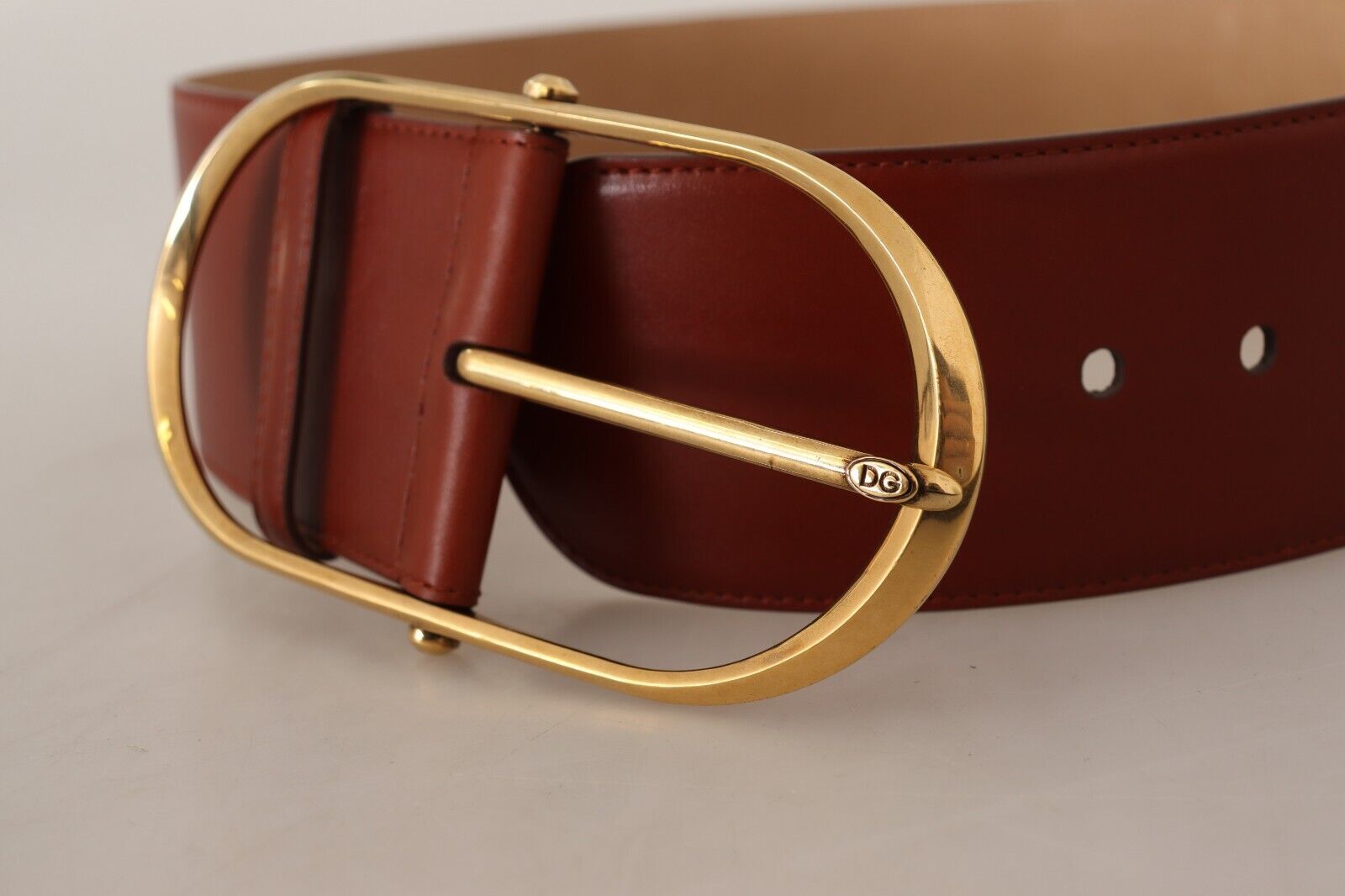 Dolce & Gabbana Elegant Maroon Leather Belt with Gold Accents - Luksuslaukut ja asusteet Dolce & Gabbana - Tutustu YVES JAVANNI® 