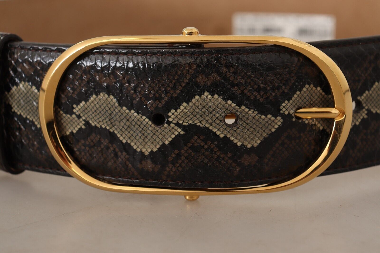 Dolce & Gabbana Elegant Snakeskin Belt with Gold Oval Buckle - Luksusmuotia Dolce & Gabbana - Tutustu YVES JAVANNI® 