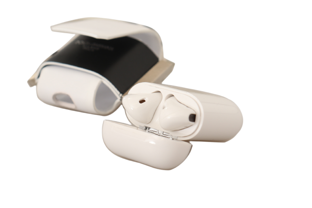 Dolce & Gabbana Chic Leather Airpods Case in Monochrome - Luksuslaukut ja asusteet Dolce & Gabbana - Tutustu YVES JAVANNI® 