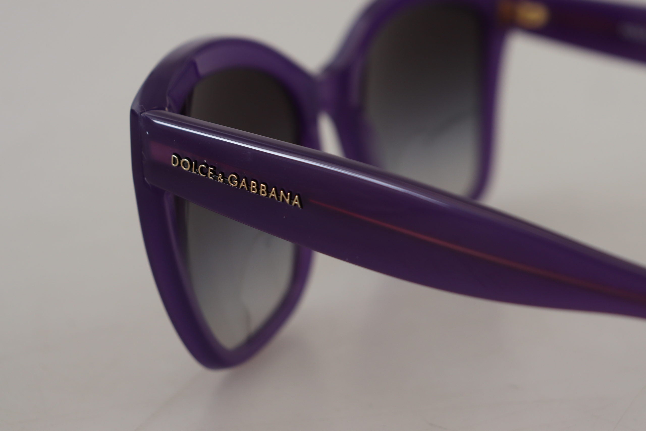 Dolce & Gabbana Elegant Purple Gradient Lens Sunglasses - Luksusmuotia Dolce & Gabbana - Tutustu YVES JAVANNI® 