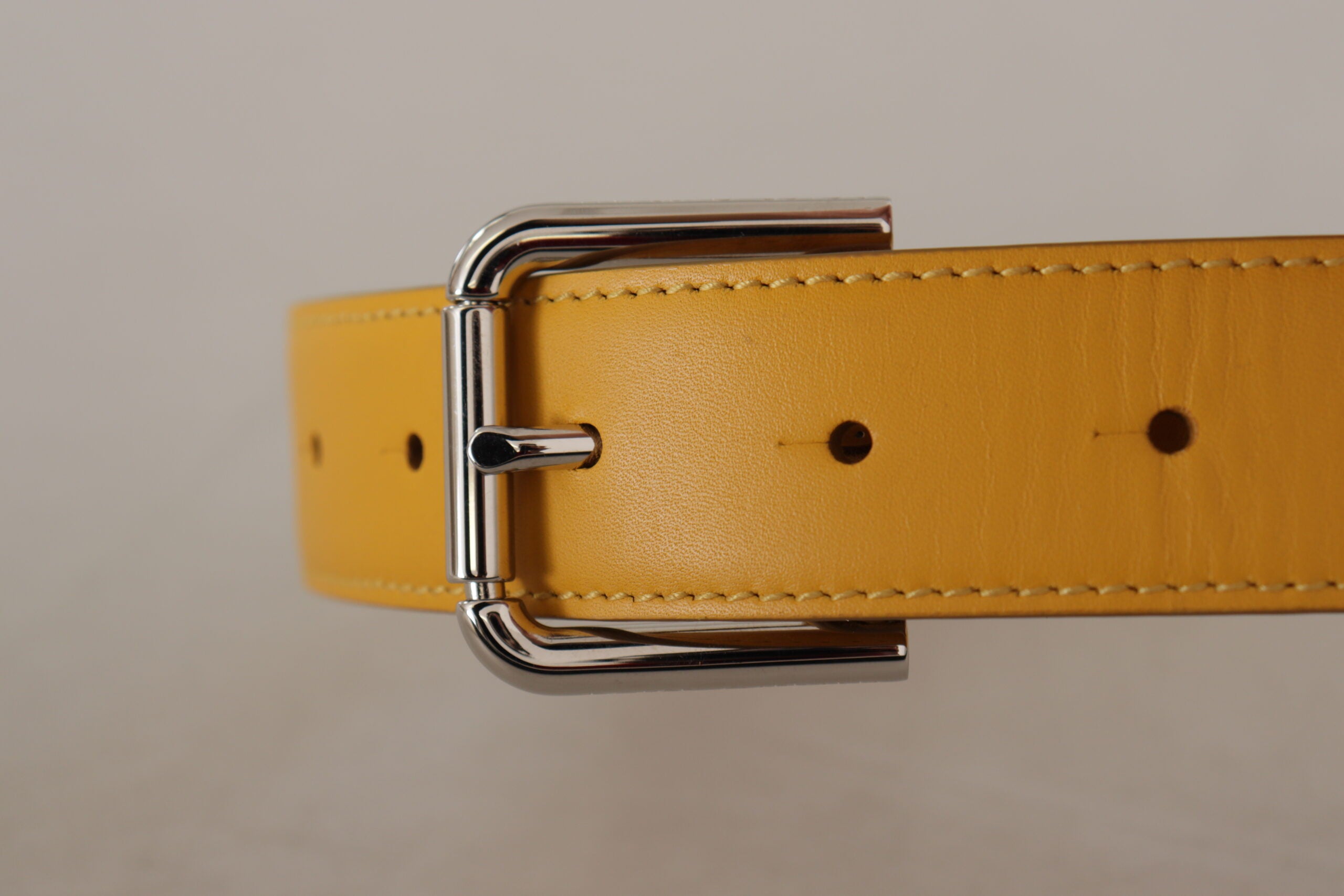 Dolce & Gabbana Elegant Leather Belt in Sunshine Yellow - Luksusmuotia Dolce & Gabbana - Tutustu YVES JAVANNI® 