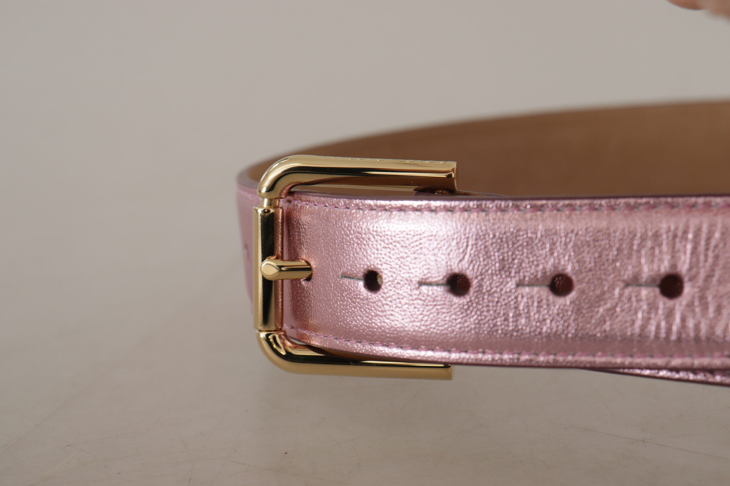 Dolce & Gabbana Elegant Metallic Pink Leather Belt - Luksusmuotia Dolce & Gabbana - Tutustu YVES JAVANNI® 