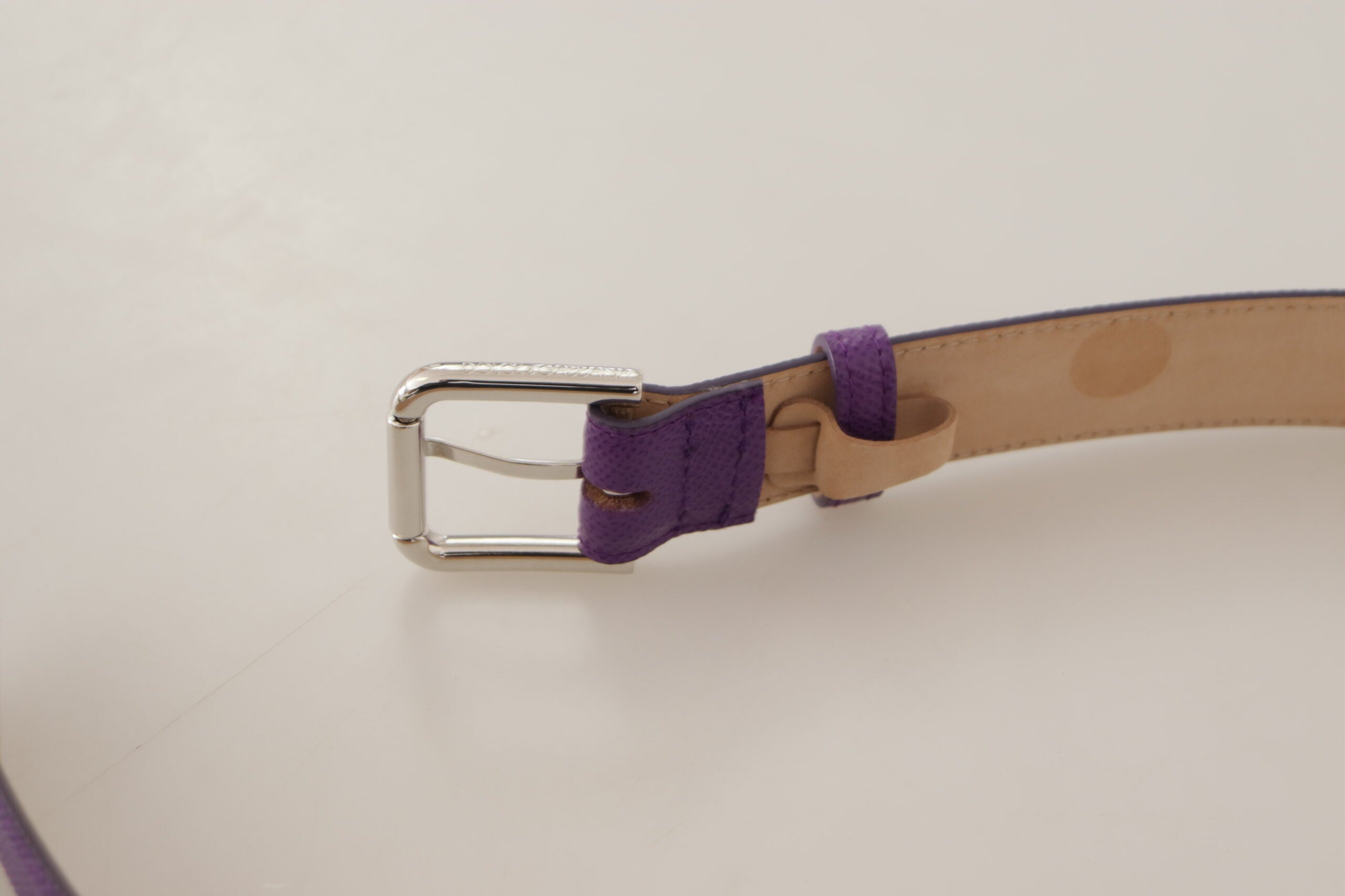 Dolce & Gabbana Elegant Purple Leather Belt with Logo Buckle - Luksusmuotia Dolce & Gabbana - Tutustu YVES JAVANNI® 