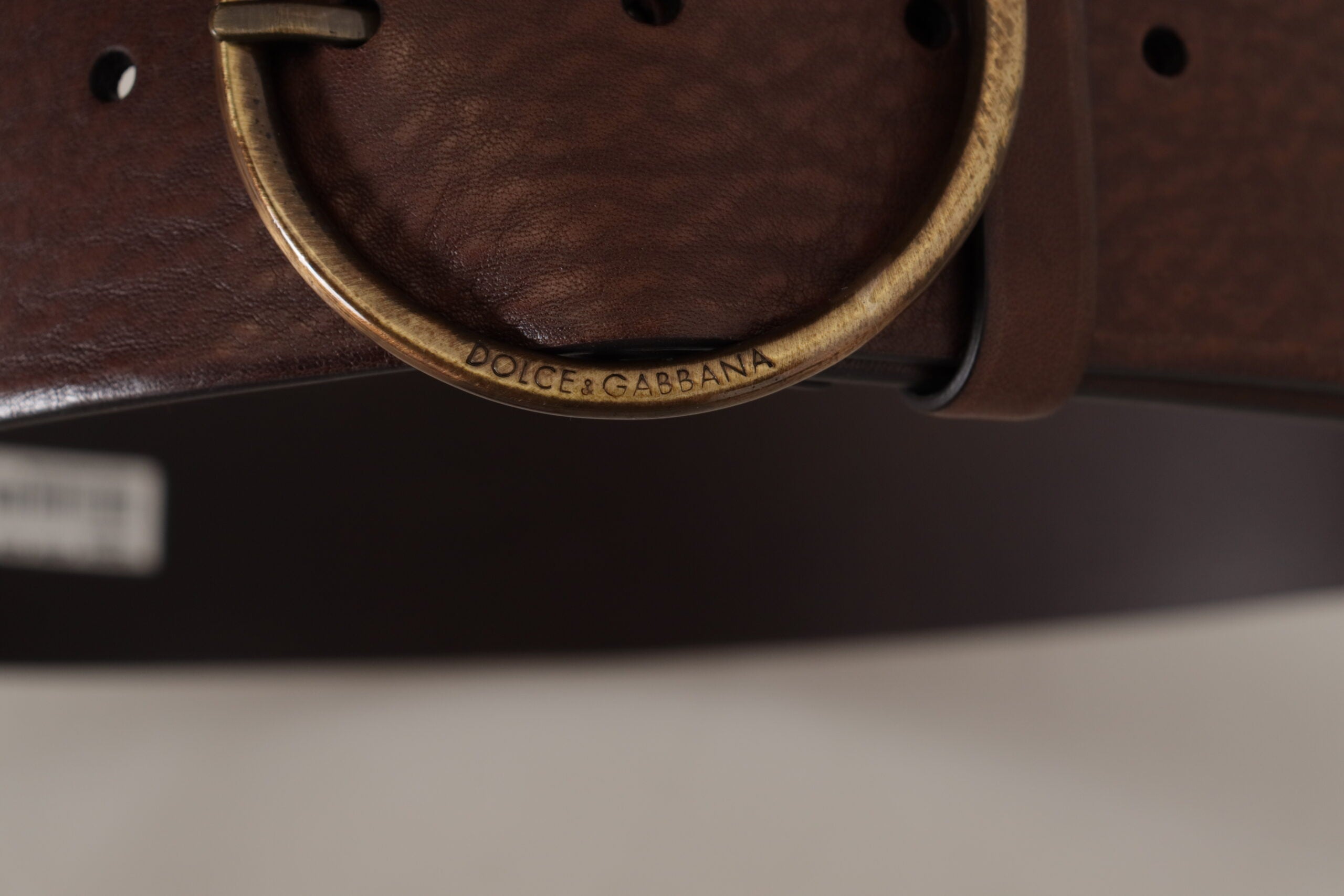 Dolce & Gabbana Elegant Brown Leather Belt with Engraved Buckle - Luksusmuotia Dolce & Gabbana - Tutustu YVES JAVANNI® 