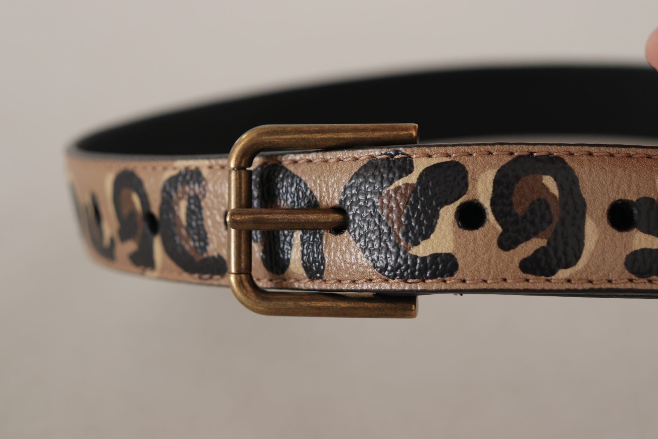 Dolce & Gabbana Elegant Leather Engraved Buckle Belt - Luksusmuotia Dolce & Gabbana - Tutustu YVES JAVANNI® 