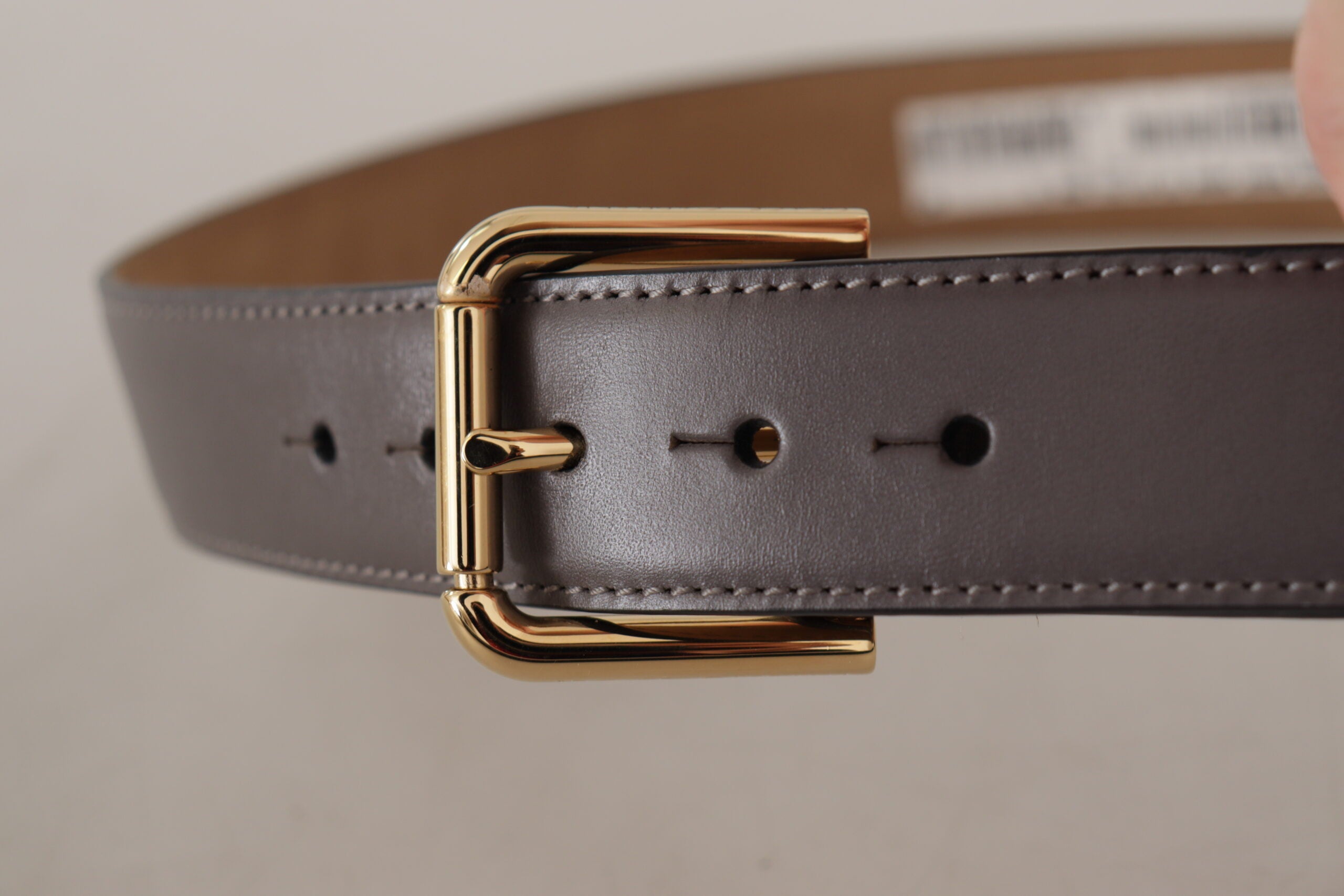 Dolce & Gabbana Elegant Engraved Buckle Leather Belt - Luksusmuotia Dolce & Gabbana - Tutustu YVES JAVANNI® 