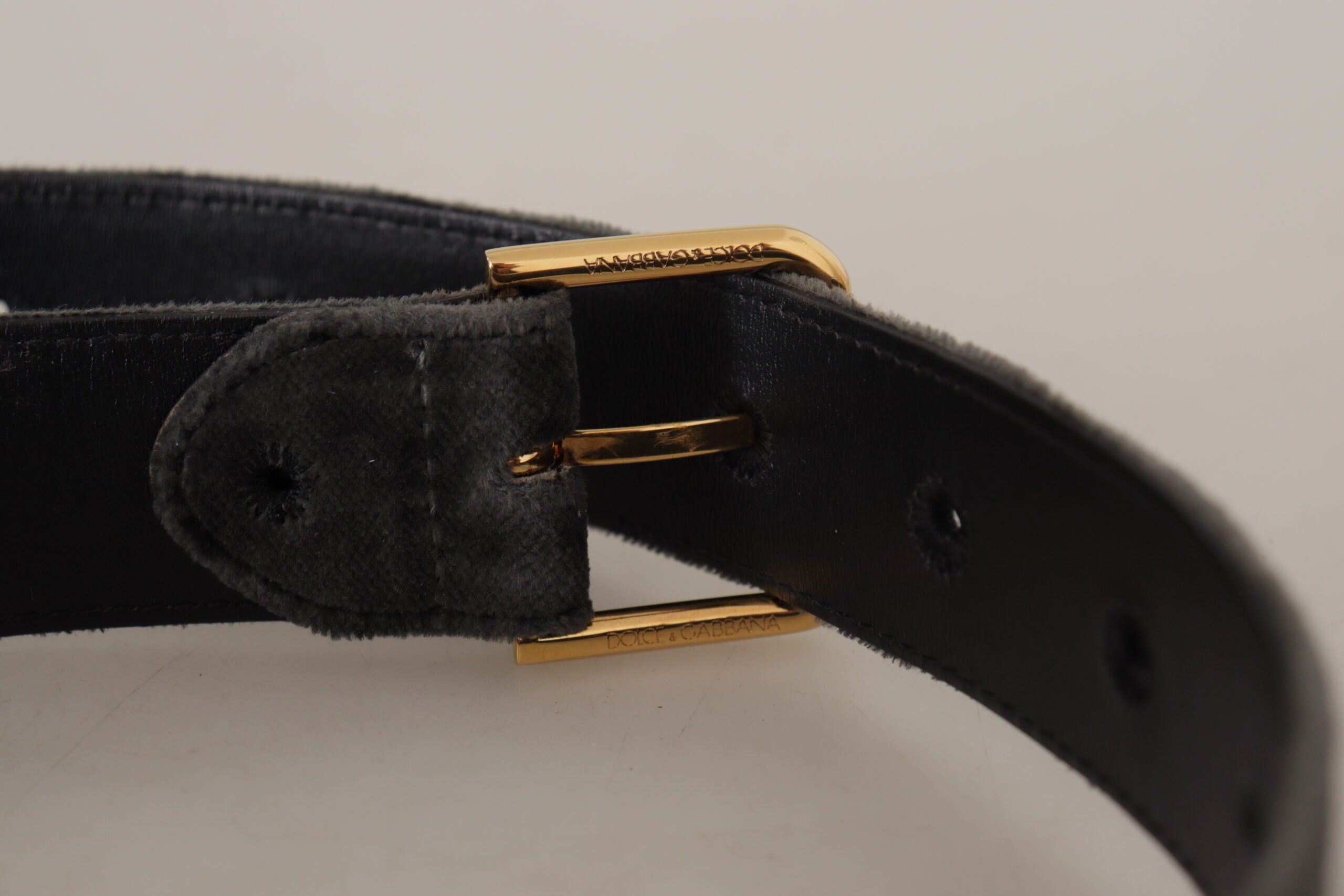 Dolce & Gabbana Elegant Velvet Belt with Engraved Buckle - Luksusmuotia Dolce & Gabbana - Tutustu YVES JAVANNI® 