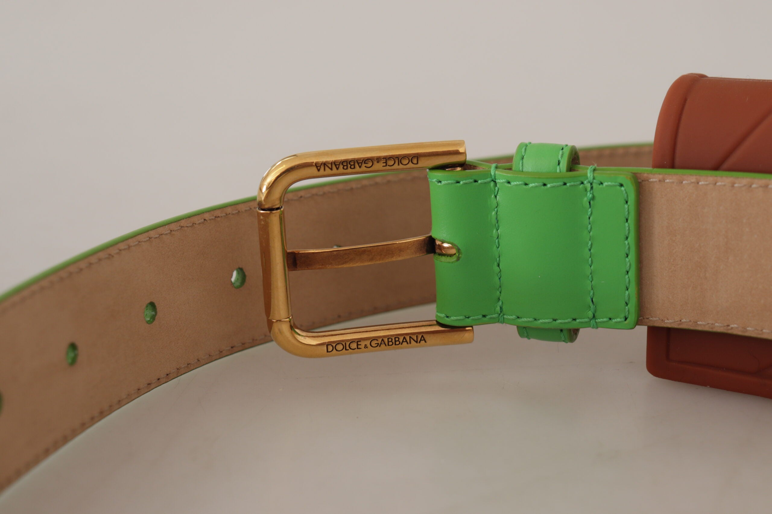 Dolce & Gabbana Chic Emerald Leather Belt with Engraved Buckle - Luksusmuotia Dolce & Gabbana - Tutustu YVES JAVANNI® 