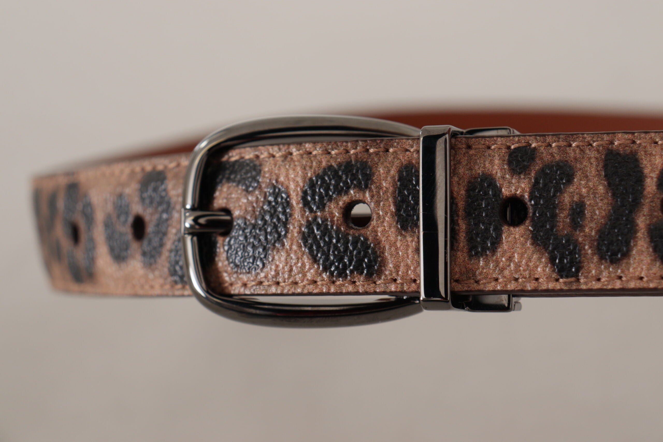 Dolce & Gabbana Elegant Engraved Leather Belt - Timeless Style - Luksusmuotia Dolce & Gabbana - Tutustu YVES JAVANNI® 