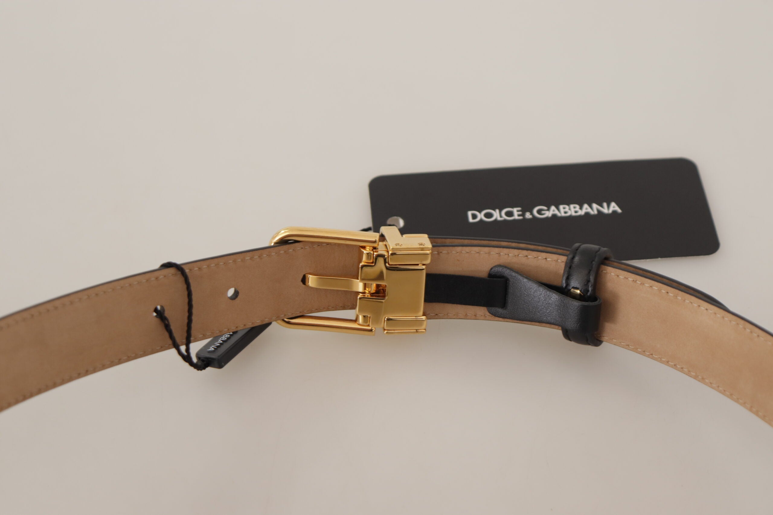 Dolce & Gabbana Elegant Black Leather Belt with Engraved Buckle - Luksusmuotia Dolce & Gabbana - Tutustu YVES JAVANNI® 