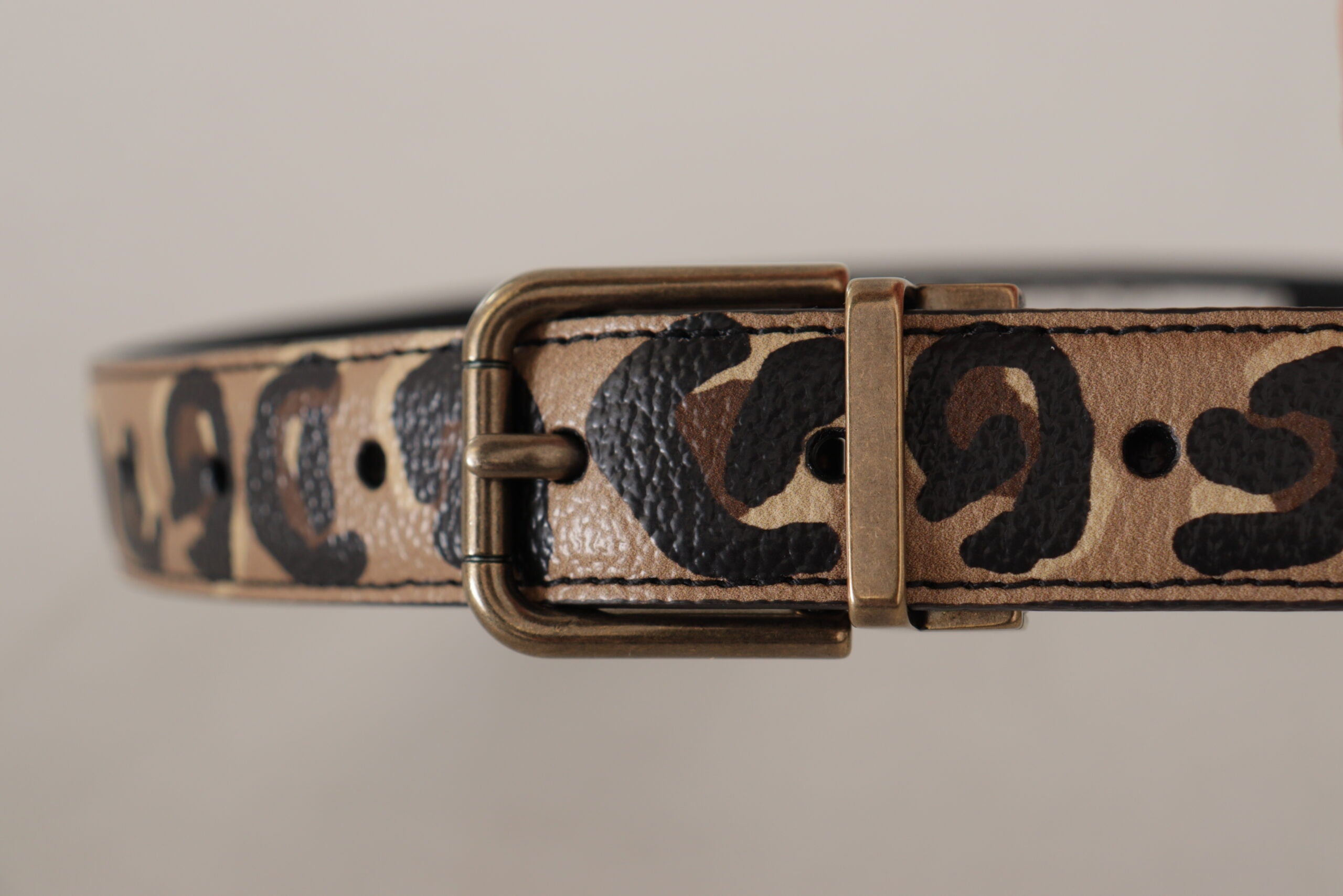 Dolce & Gabbana Chic Engraved Logo Leather Belt - Luksusmuotia Dolce & Gabbana - Tutustu YVES JAVANNI® 