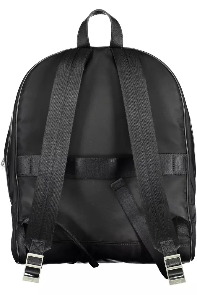 Guess Sleek Black Nylon Backpack with Laptop Compartment - Luksusmuotia Guess Jeans - Tutustu YVES JAVANNI® 