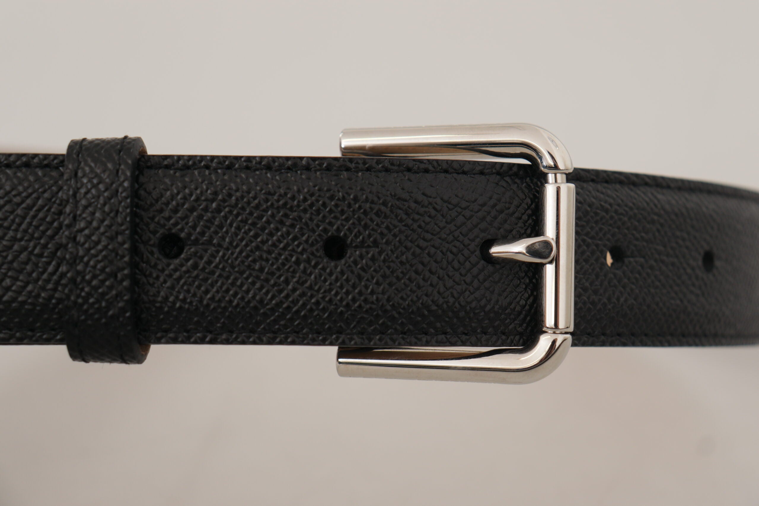 Dolce & Gabbana Sleek Black Authentic Leather Belt - Luksusmuotia Dolce & Gabbana - Tutustu YVES JAVANNI® 