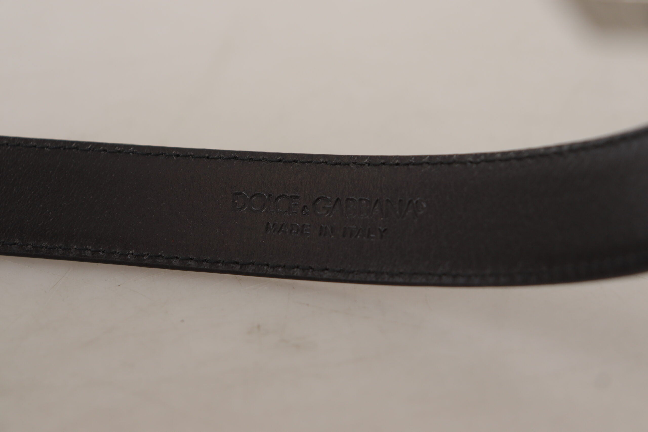 Dolce & Gabbana Sleek Black Leather Belt with Metal Buckle - Luksusmuotia Dolce & Gabbana - Tutustu YVES JAVANNI® 