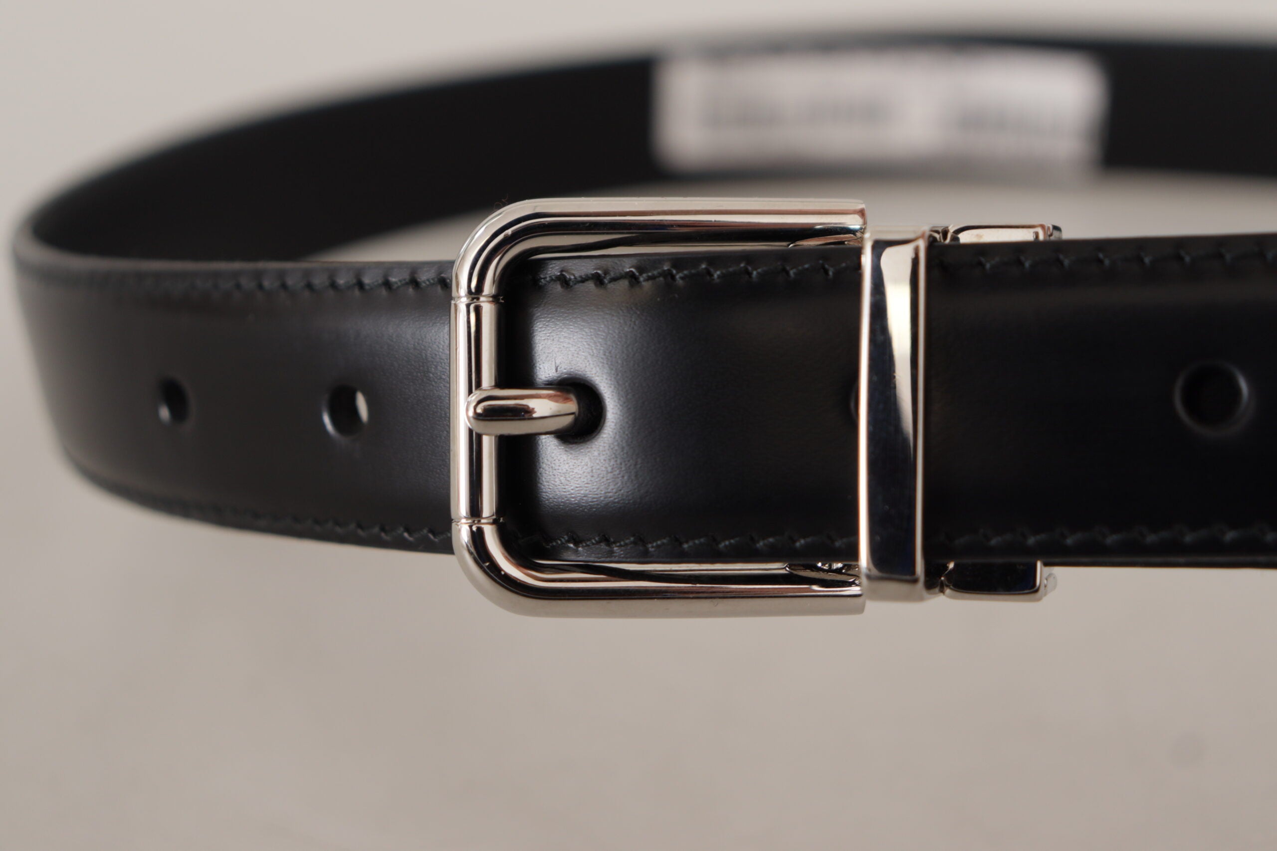 Dolce & Gabbana Sleek Black Leather Belt with Metal Buckle - Luksusmuotia Dolce & Gabbana - Tutustu YVES JAVANNI® 