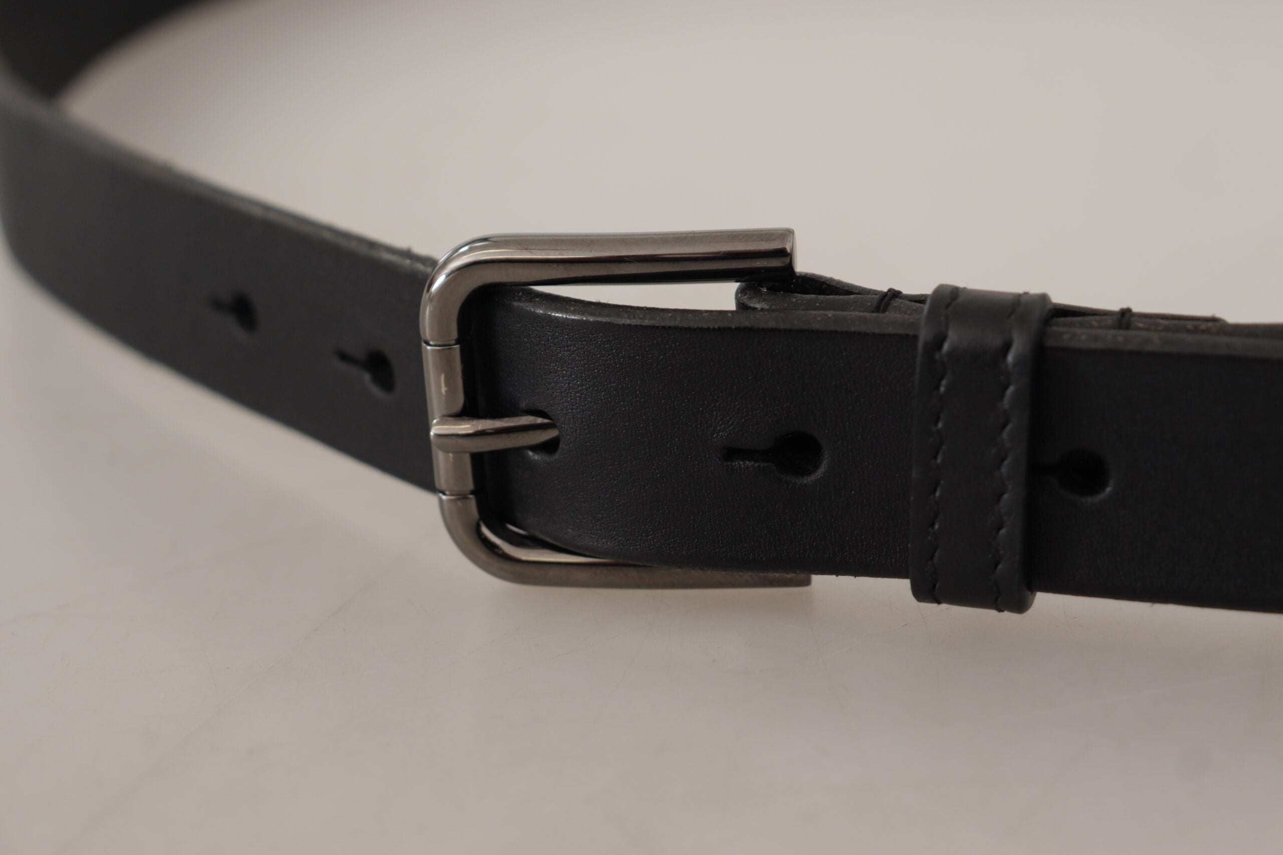 Dolce & Gabbana Elegant Black Leather Belt with Metal Buckle - Luksusmuotia Dolce & Gabbana - Tutustu YVES JAVANNI® 