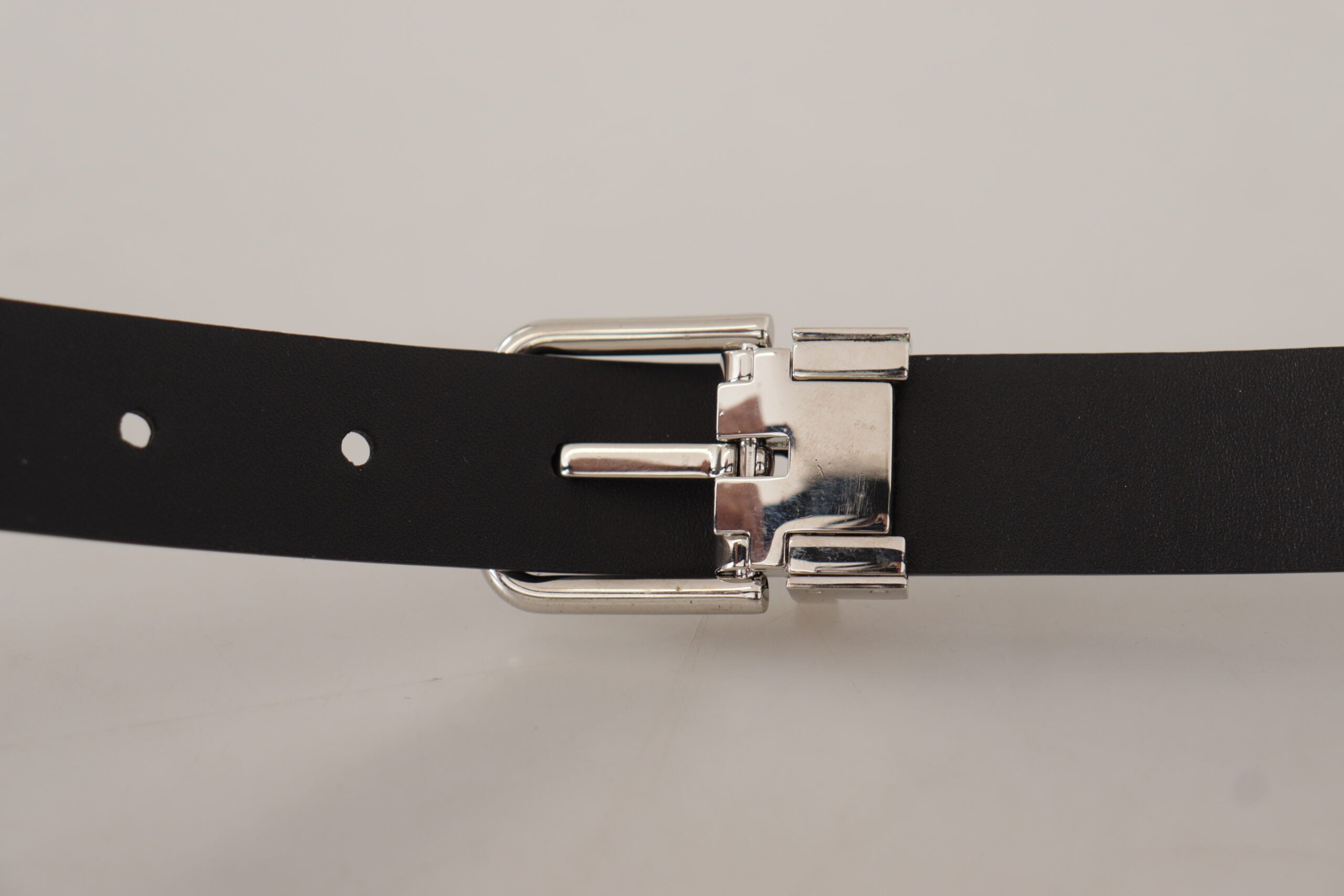 Dolce & Gabbana Elegant Leather Belt with Metal Buckle - Luksusmuotia Dolce & Gabbana - Tutustu YVES JAVANNI® 