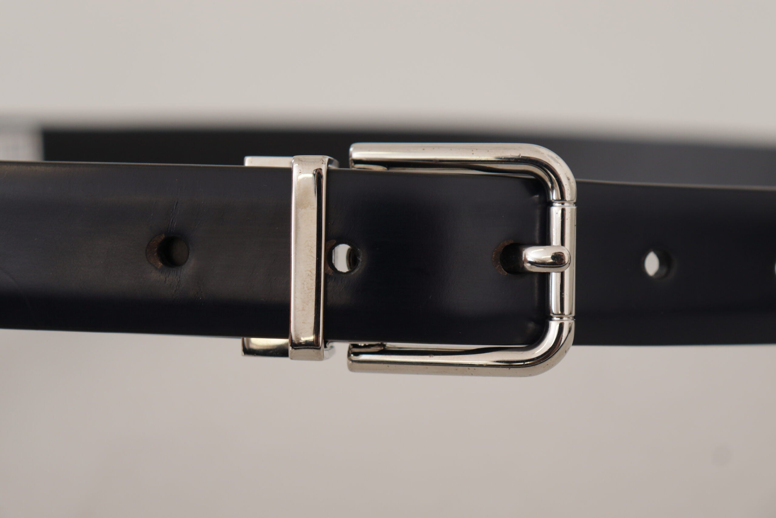 Dolce & Gabbana Elegant Leather Belt with Metal Buckle - Luksusmuotia Dolce & Gabbana - Tutustu YVES JAVANNI® 