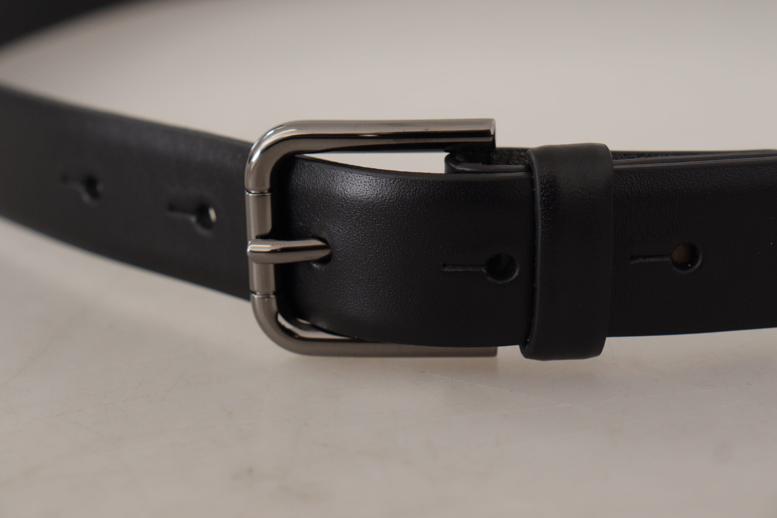 Dolce & Gabbana Elegant Black Leather Classic Belt - Luksusmuotia Dolce & Gabbana - Tutustu YVES JAVANNI® 