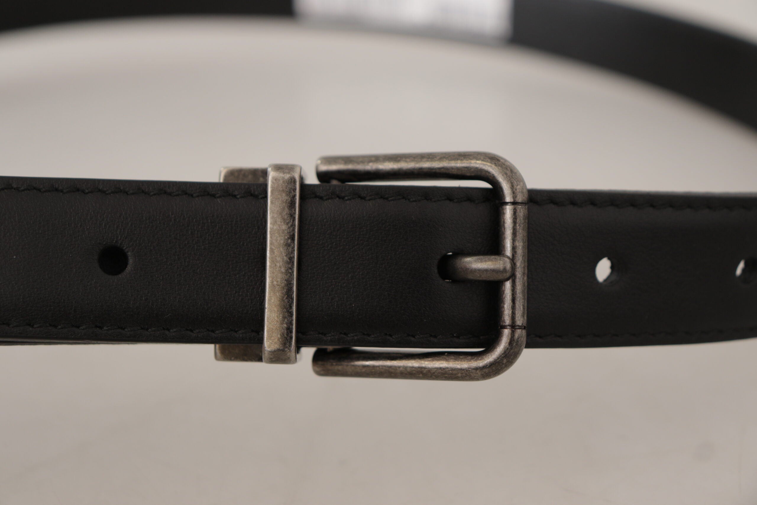 Dolce & Gabbana Elegant Black Leather Belt with Metal Buckle - Luksusmuotia Dolce & Gabbana - Tutustu YVES JAVANNI® 