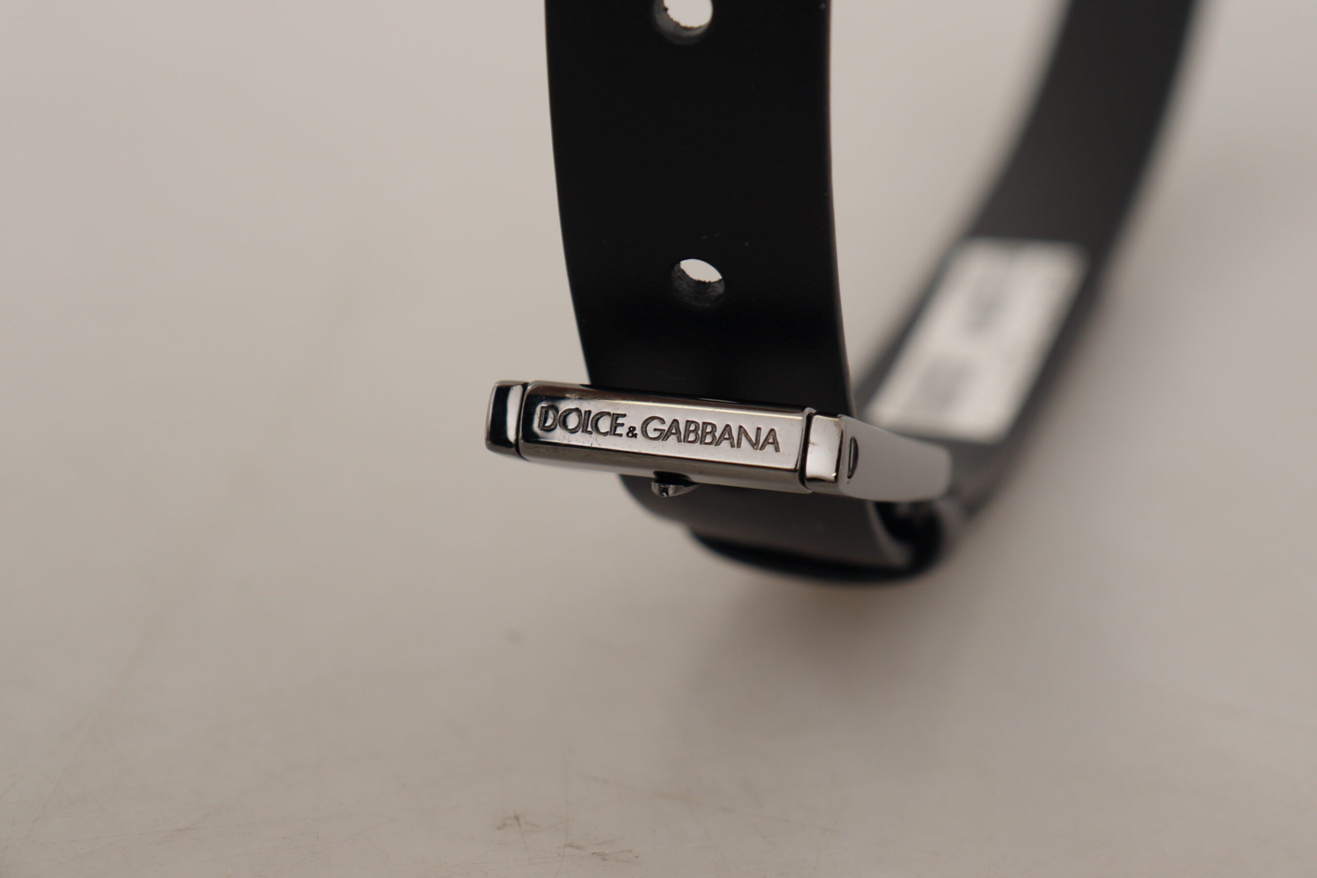 Dolce & Gabbana Elegant Black Leather Belt with Metal Buckle - Luksusmuotia Dolce & Gabbana - Tutustu YVES JAVANNI® 