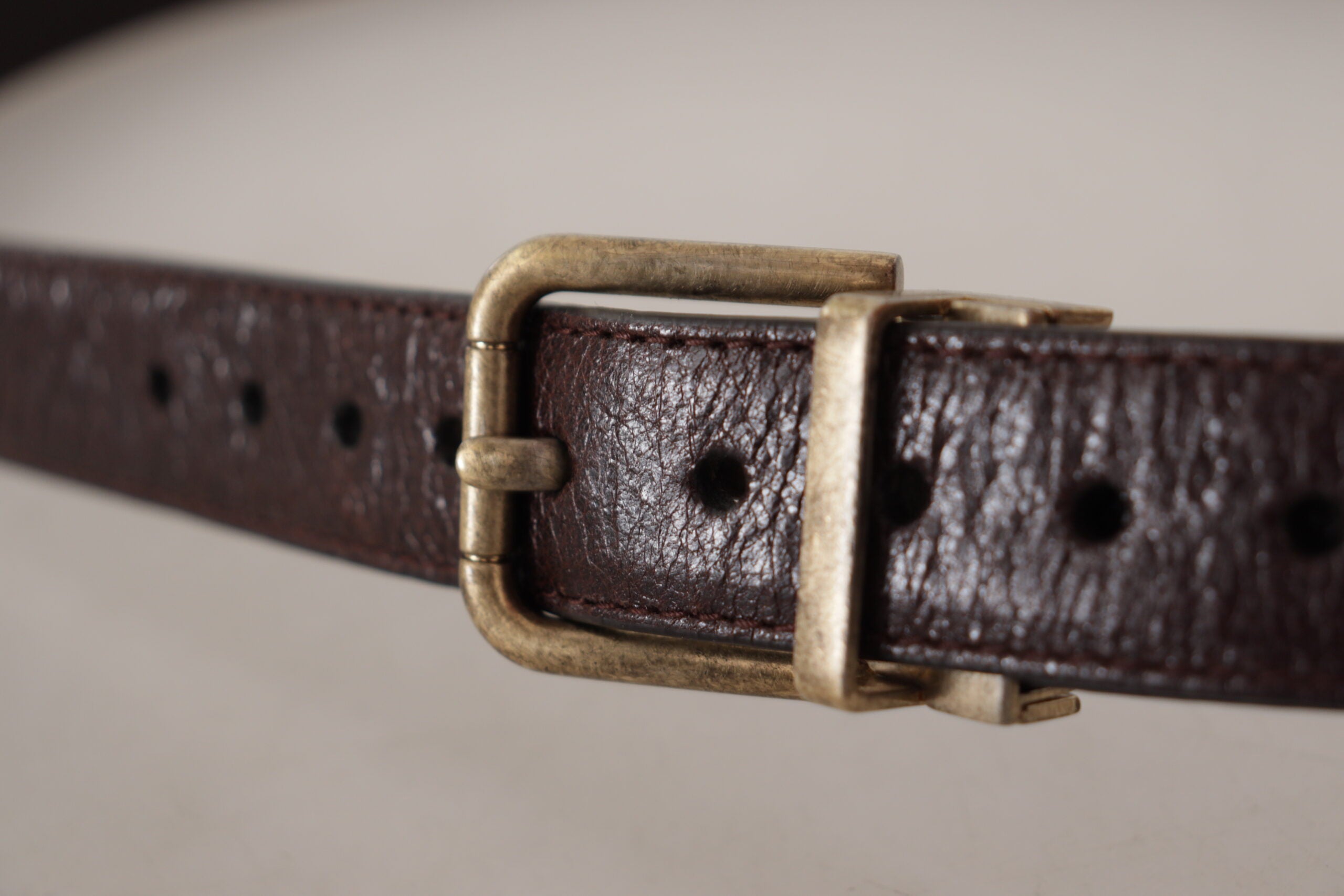 Dolce & Gabbana Elegant Leather Belt with Engraved Buckle - Luksusmuotia Dolce & Gabbana - Tutustu YVES JAVANNI® 