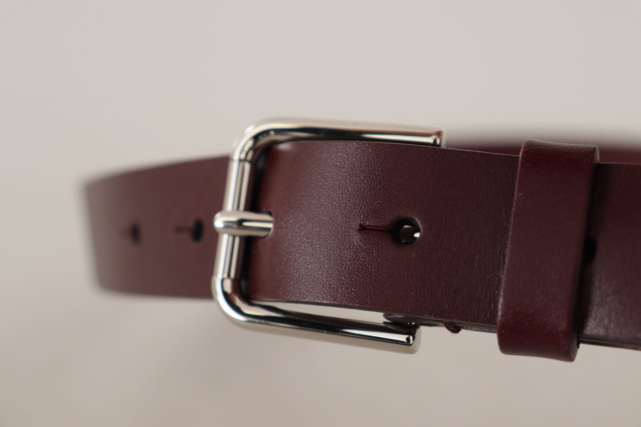 Dolce & Gabbana Maroon Luxe Leather Belt with Metal Buckle - Luksusmuotia Dolce & Gabbana - Tutustu YVES JAVANNI® 