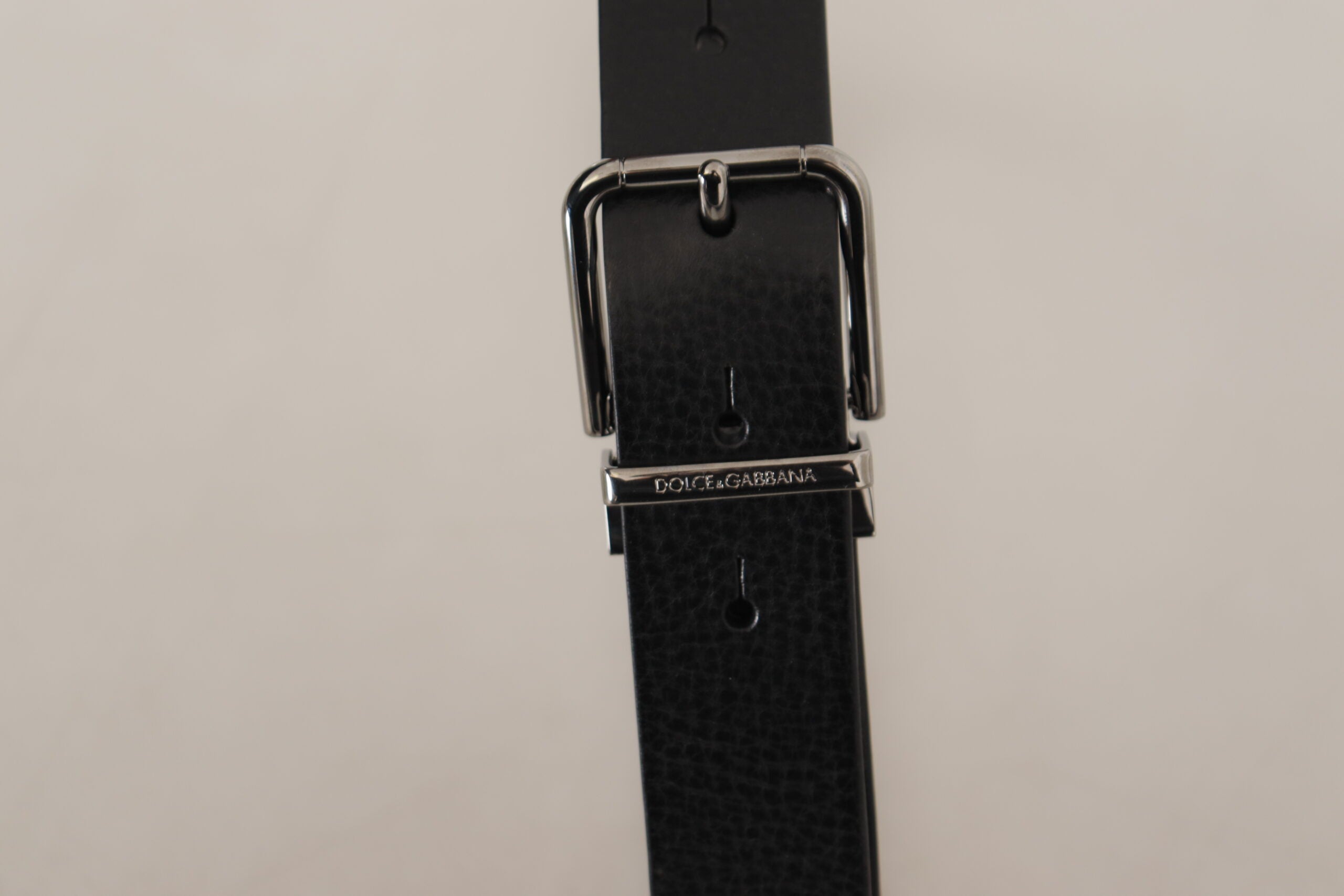 Dolce & Gabbana Elegant Black Leather Belt with Metal Buckle - Luksusmuotia Dolce & Gabbana - Tutustu YVES JAVANNI® 