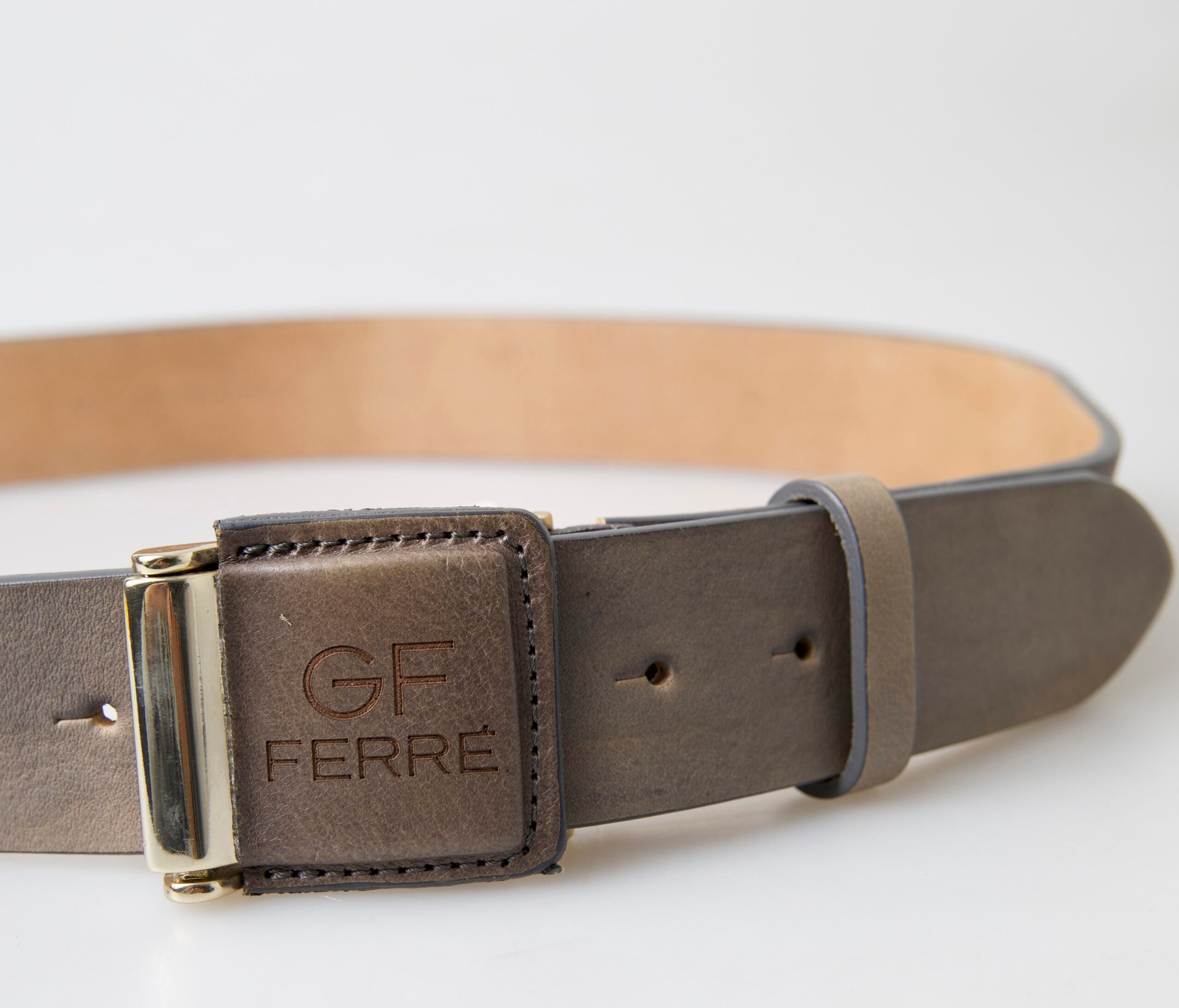 GF Ferre Elegant Leather Fashion Belt with Engraved Buckle - Luksusmuotia GF Ferre - Tutustu YVES JAVANNI® 