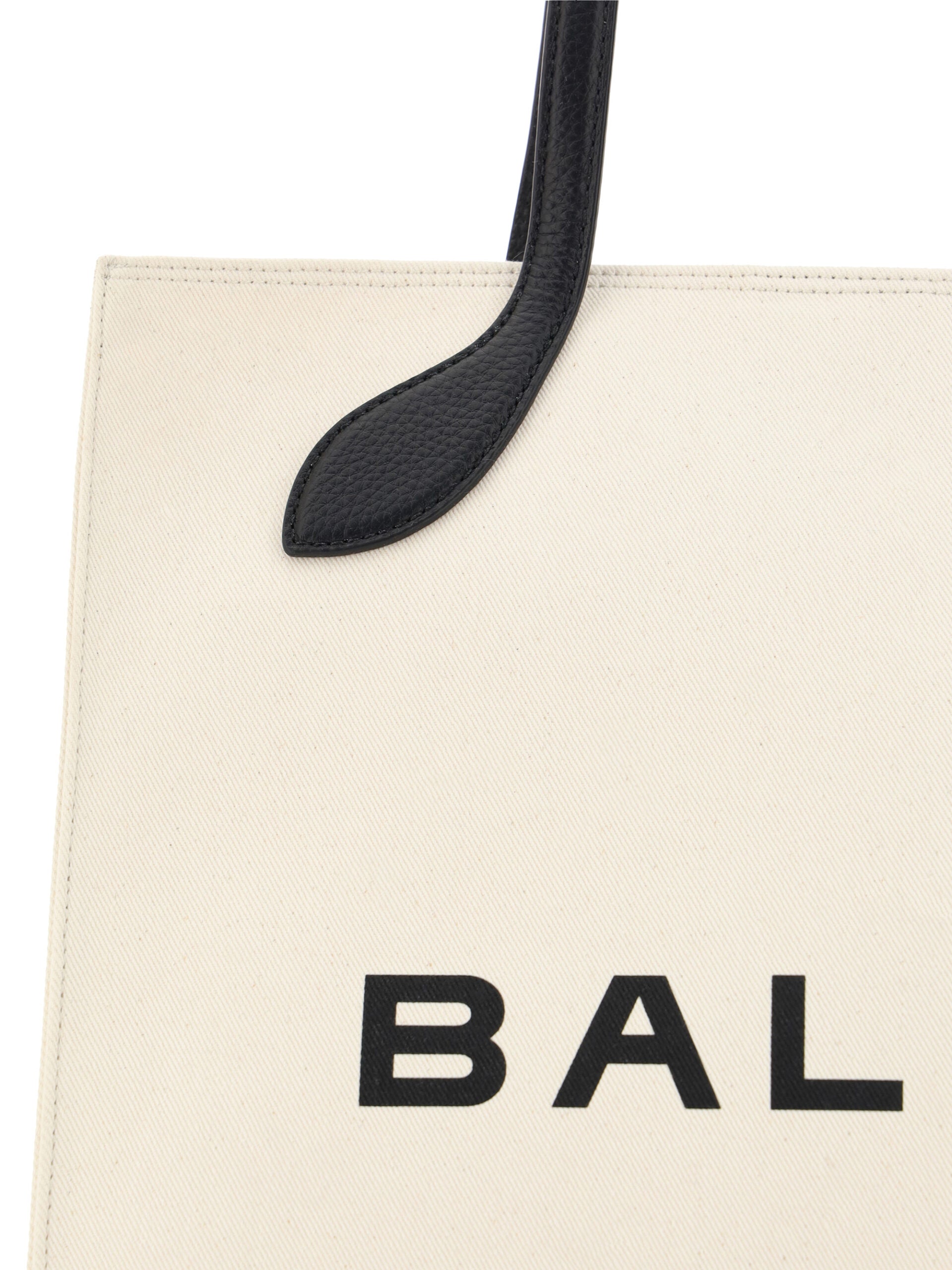 Bally Chic Monochrome Leather Tote Bag - Luksusmuotia Bally - Tutustu YVES JAVANNI® 