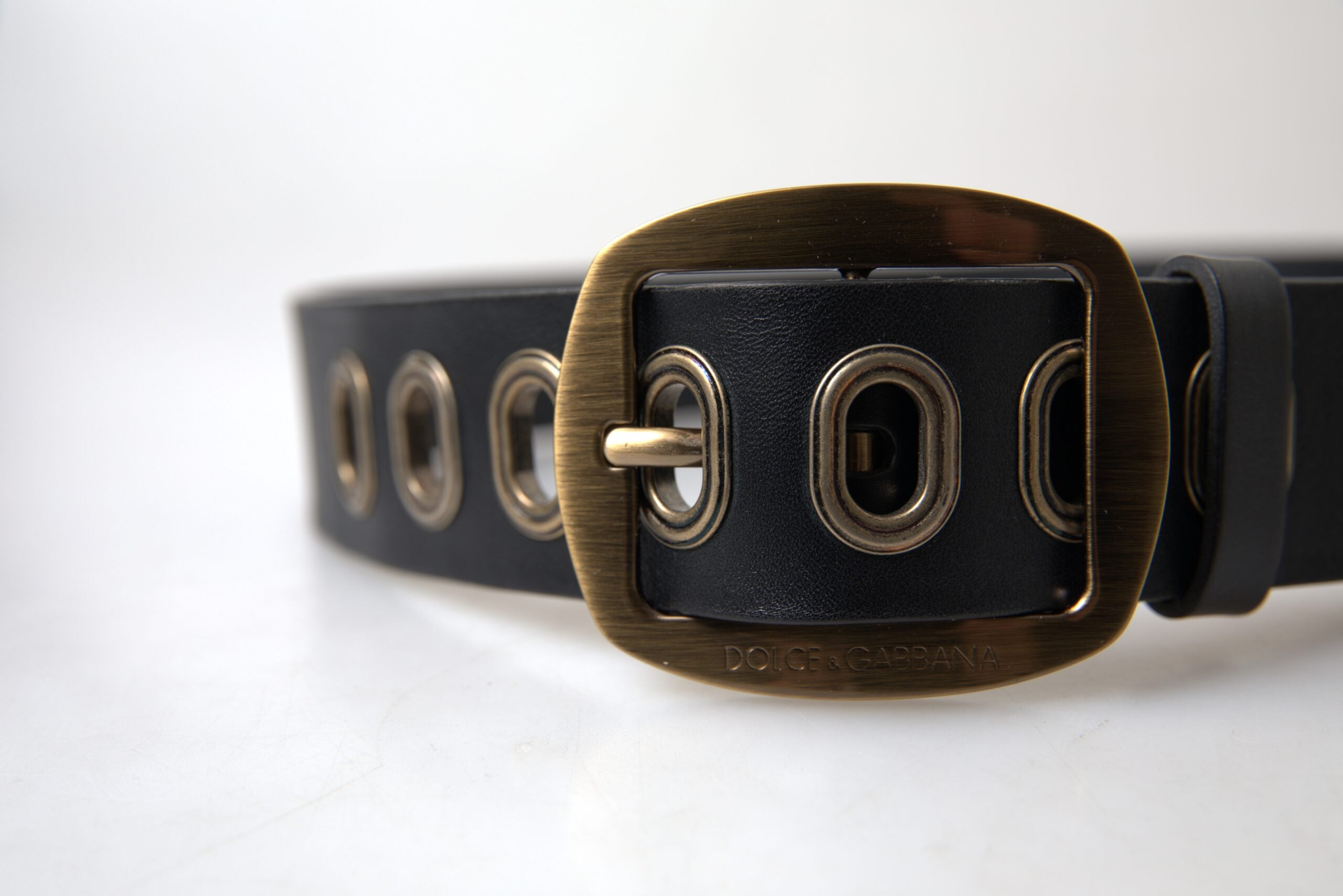 Dolce & Gabbana Sleek Italian Leather Belt with Metal Buckle - Luksusmuotia Dolce & Gabbana - Tutustu YVES JAVANNI® 