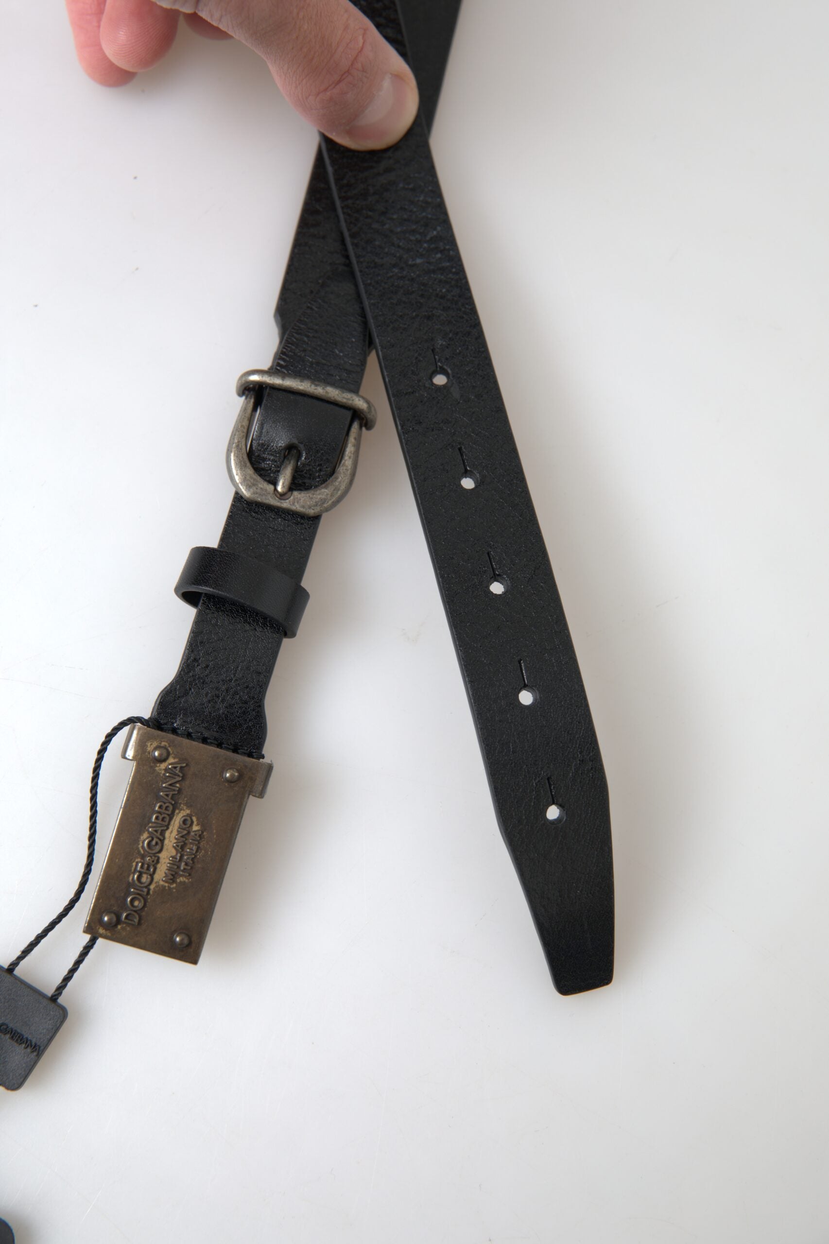 Dolce & Gabbana Elegant Black Leather Belt - Metal Buckle Closure - Luksusmuotia Dolce & Gabbana - Tutustu YVES JAVANNI® 