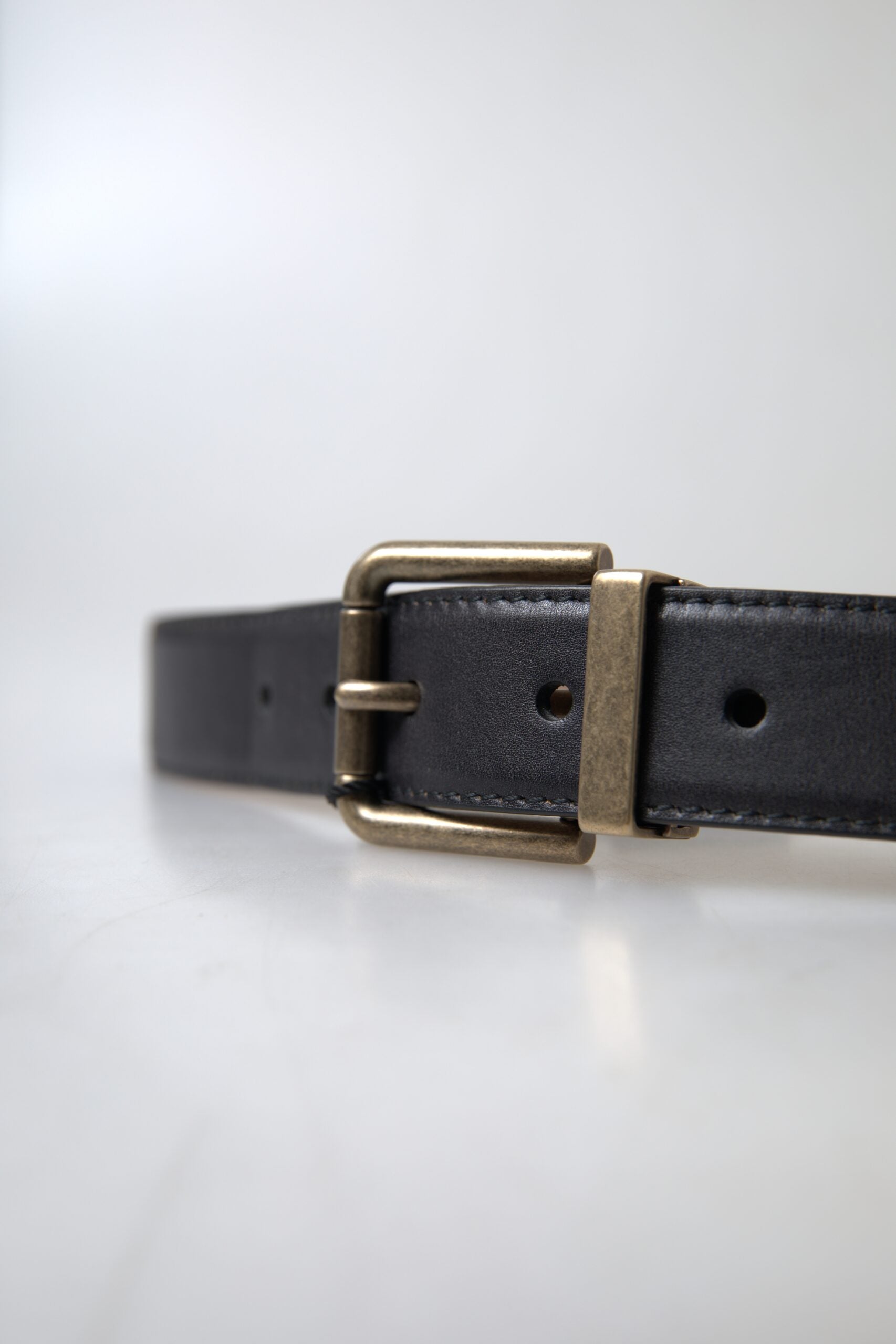 Dolce & Gabbana Elegant Black Leather Belt with Metal Buckle - Luksusmuotia Dolce & Gabbana - Tutustu YVES JAVANNI® 