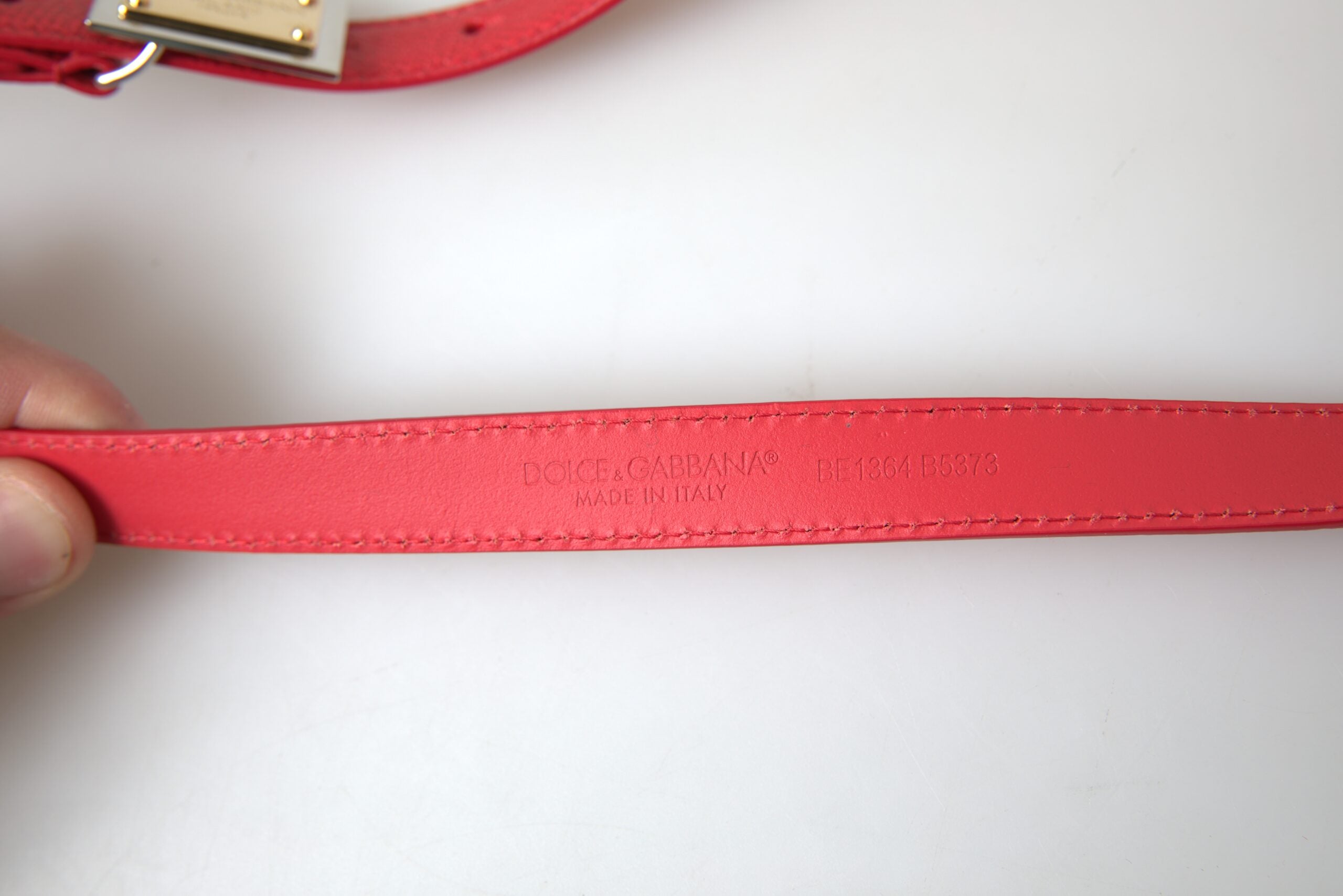 Dolce & Gabbana Elegant Red Leather Designer Belt - Luksusmuotia Dolce & Gabbana - Tutustu YVES JAVANNI® 