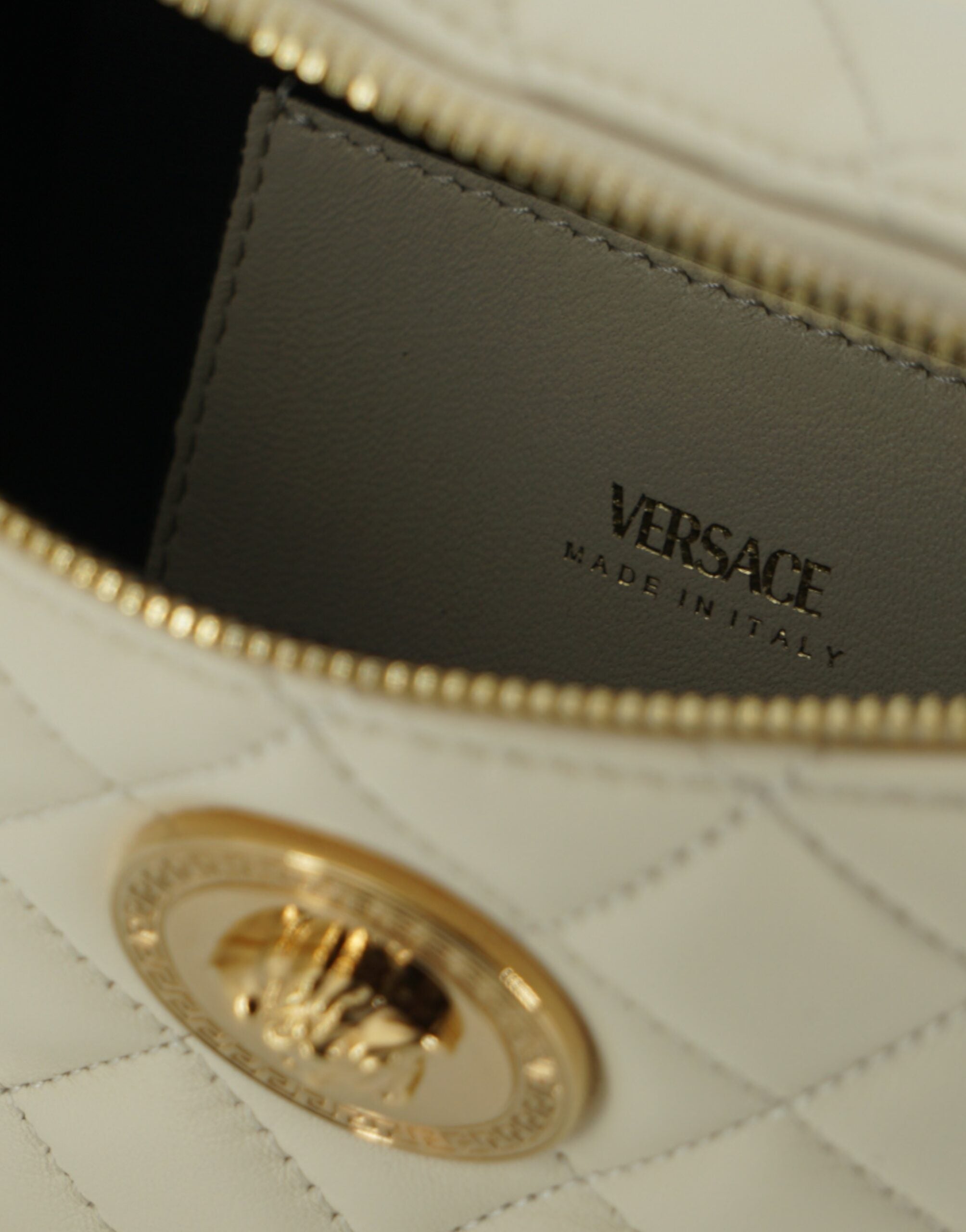 Versace Elegant White Lamb Leather Belt Bag - Luksusmuotia Versace - Tutustu YVES JAVANNI® 