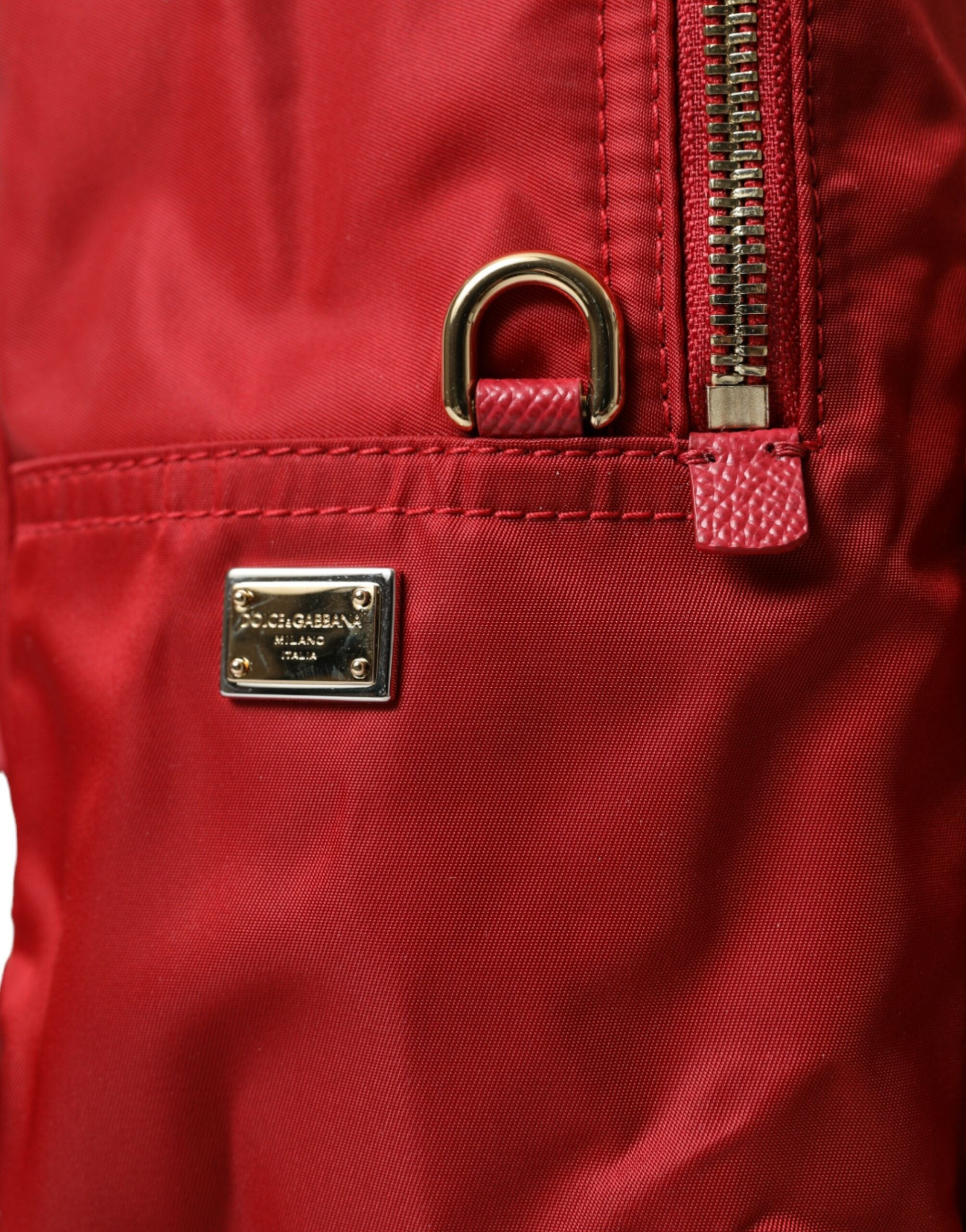 Dolce & Gabbana Embellished Red Backpack with Gold Detailing - Luksusmuotia Dolce & Gabbana - Tutustu YVES JAVANNI® 