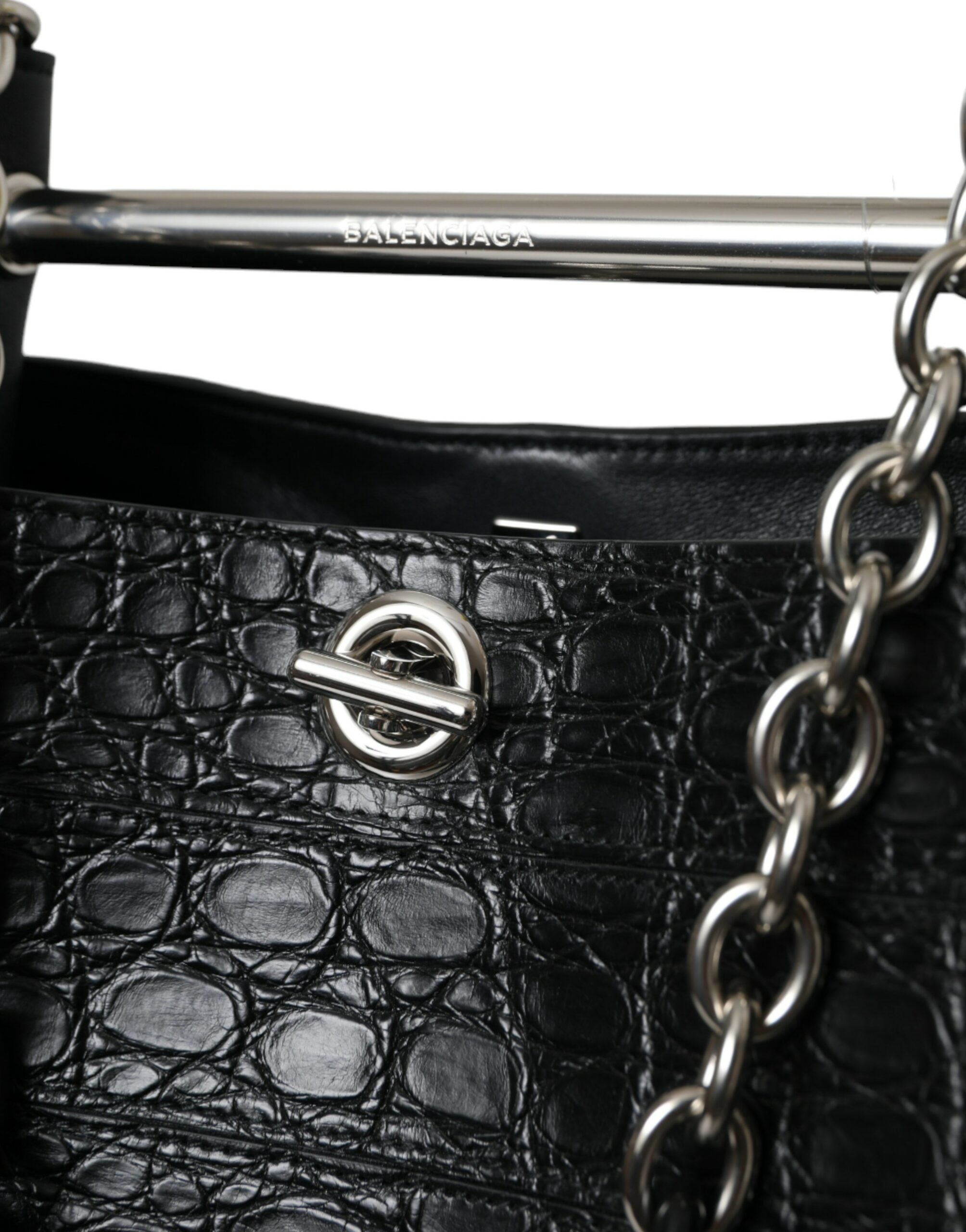 Balenciaga Elegant Black Crocodile Leather Maxi Bucket Bag - Luksusmuotia Balenciaga - Tutustu YVES JAVANNI® 