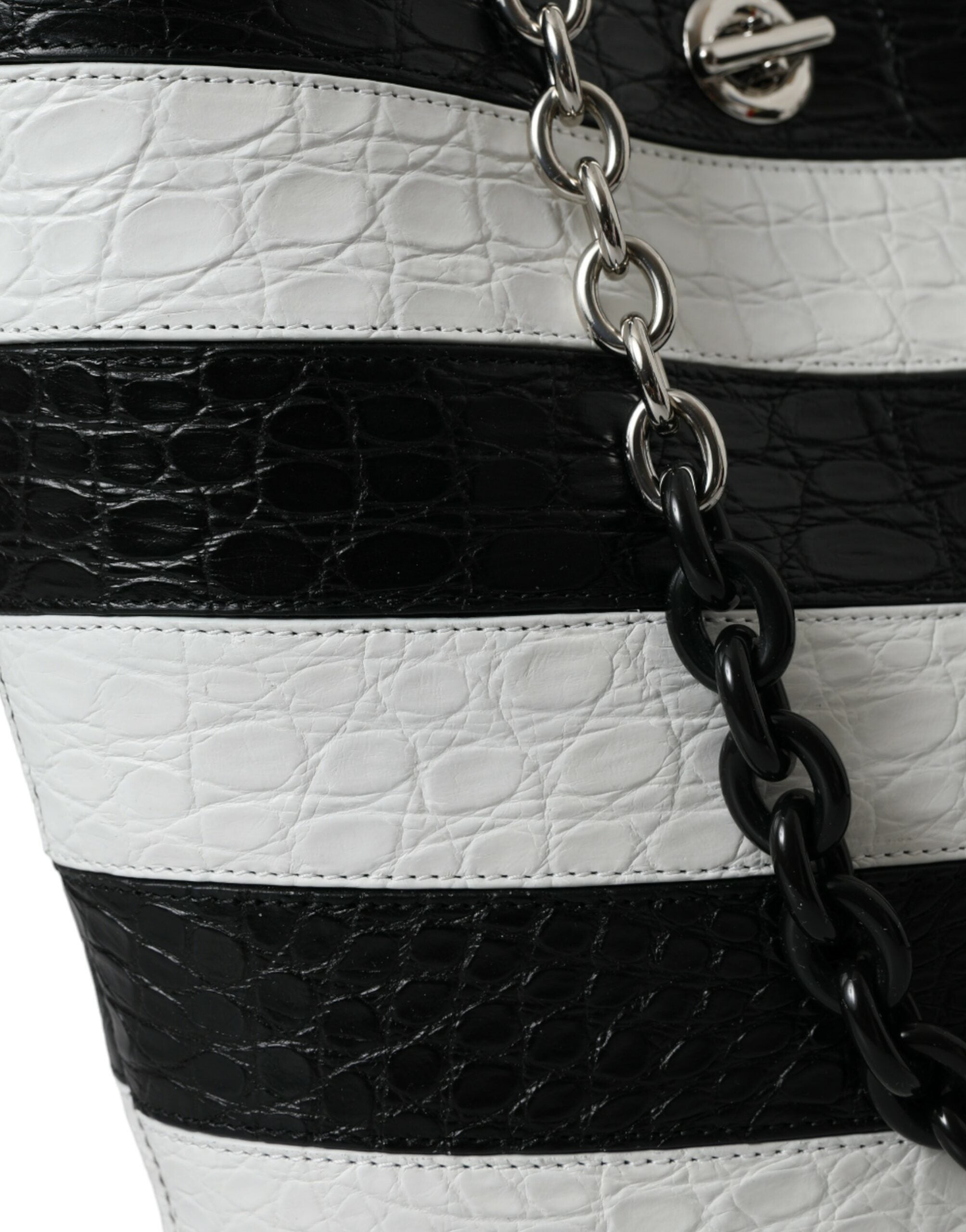 Balenciaga Chic Crocodile Leather Maxi Bucket Bag - Luksusmuotia Balenciaga - Tutustu YVES JAVANNI® 