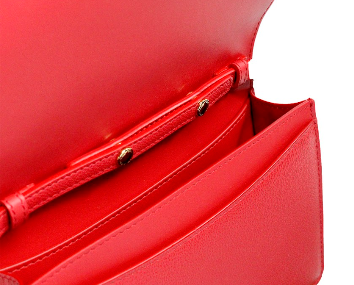 Burberry Hampshire Small Red Embossed Logo Smooth Leather Crossbody Bag - Luksusmuotia Burberry - Tutustu YVES JAVANNI® 