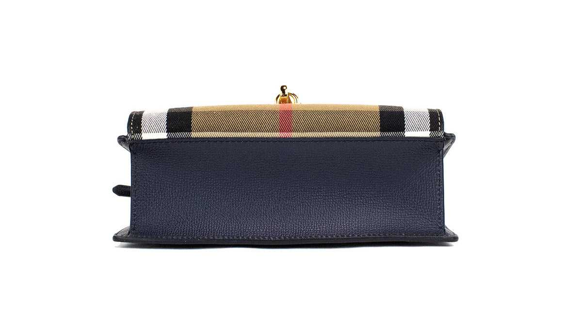 Burberry Macken Small Ink Blue House Check Derby Grain Leather Crossbody Bag - Luksusmuotia Burberry - Tutustu YVES JAVANNI® 