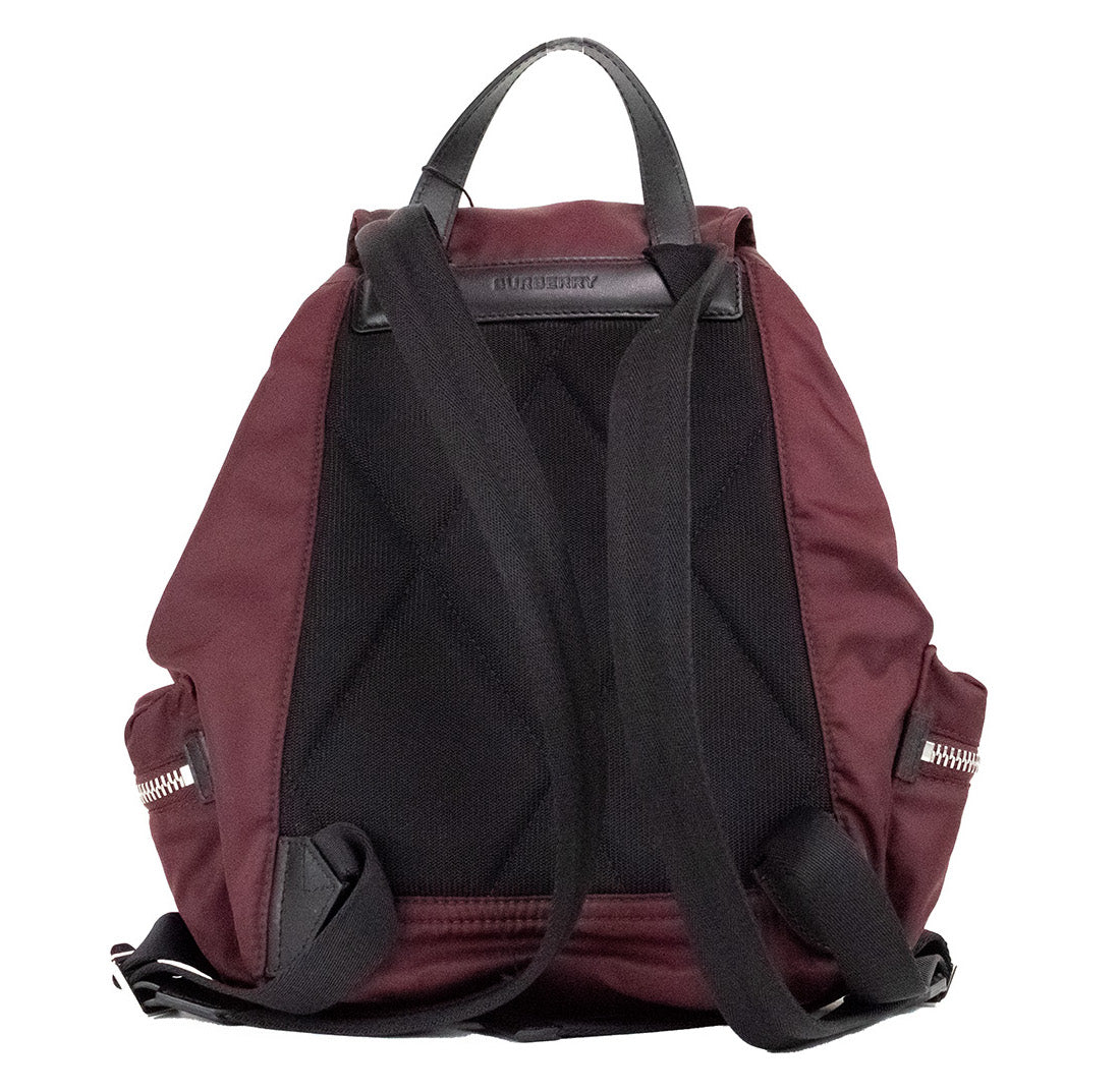 Burberry Medium Burgundy Econyl Nylon Rucksack Drawstring Backpack Bookbag - Luksusmuotia Burberry - Tutustu YVES JAVANNI® 