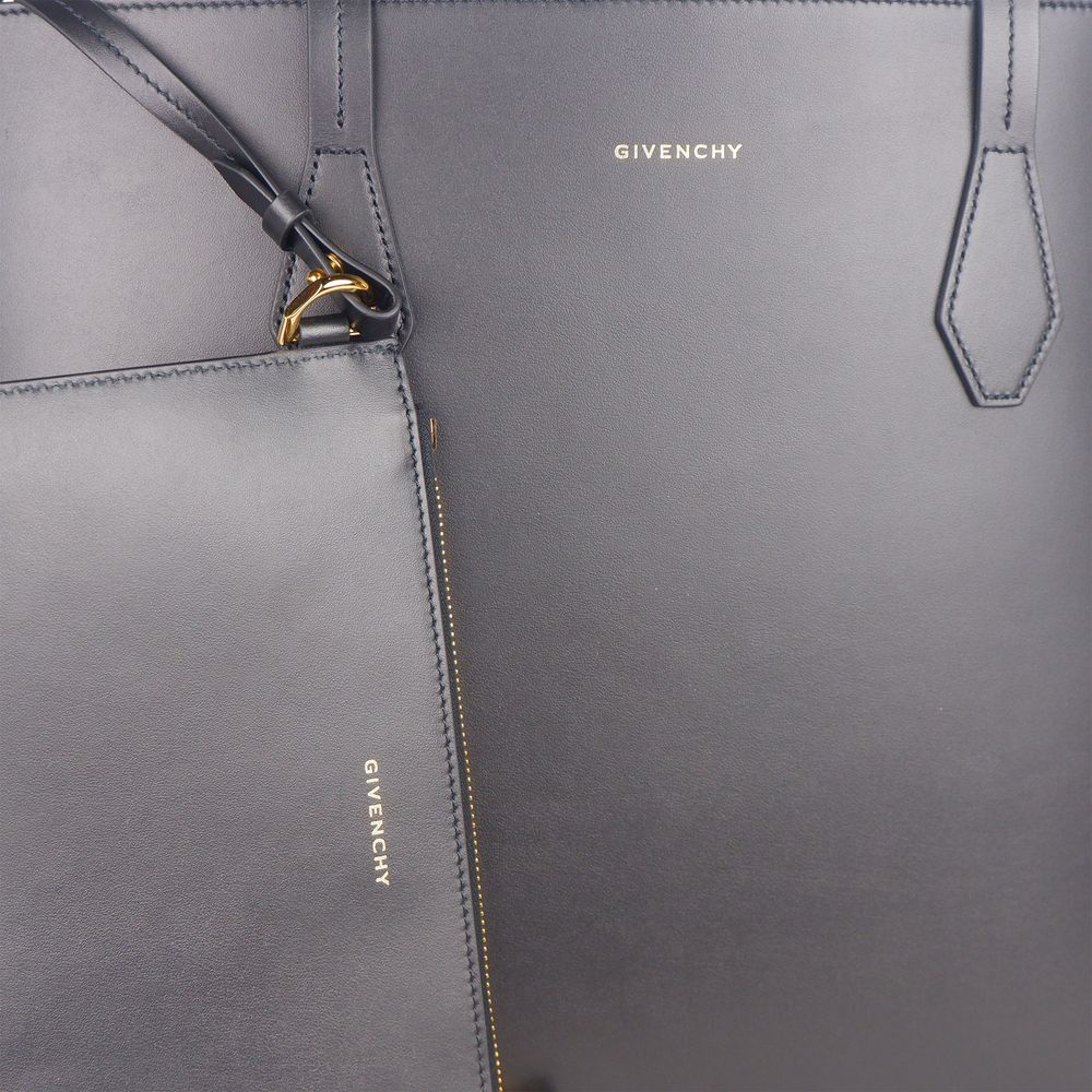 Givenchy Black Leather Crossbody Bag - Luksusmuotia Givenchy - Tutustu YVES JAVANNI® 