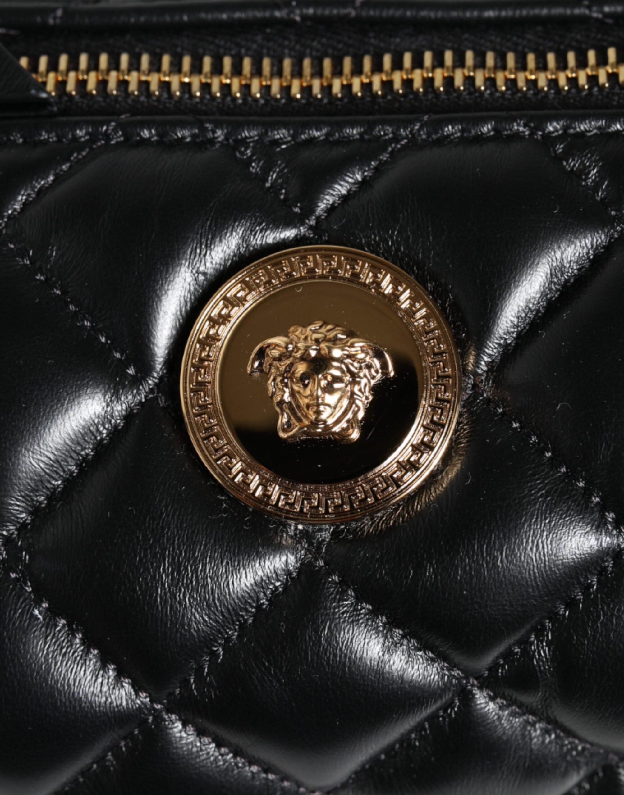 Versace Black Mini Quilted Lambskin Leather Crossbody Sling Bag - Luksuslaukut ja asusteet Versace - Tutustu YVES JAVANNI® 